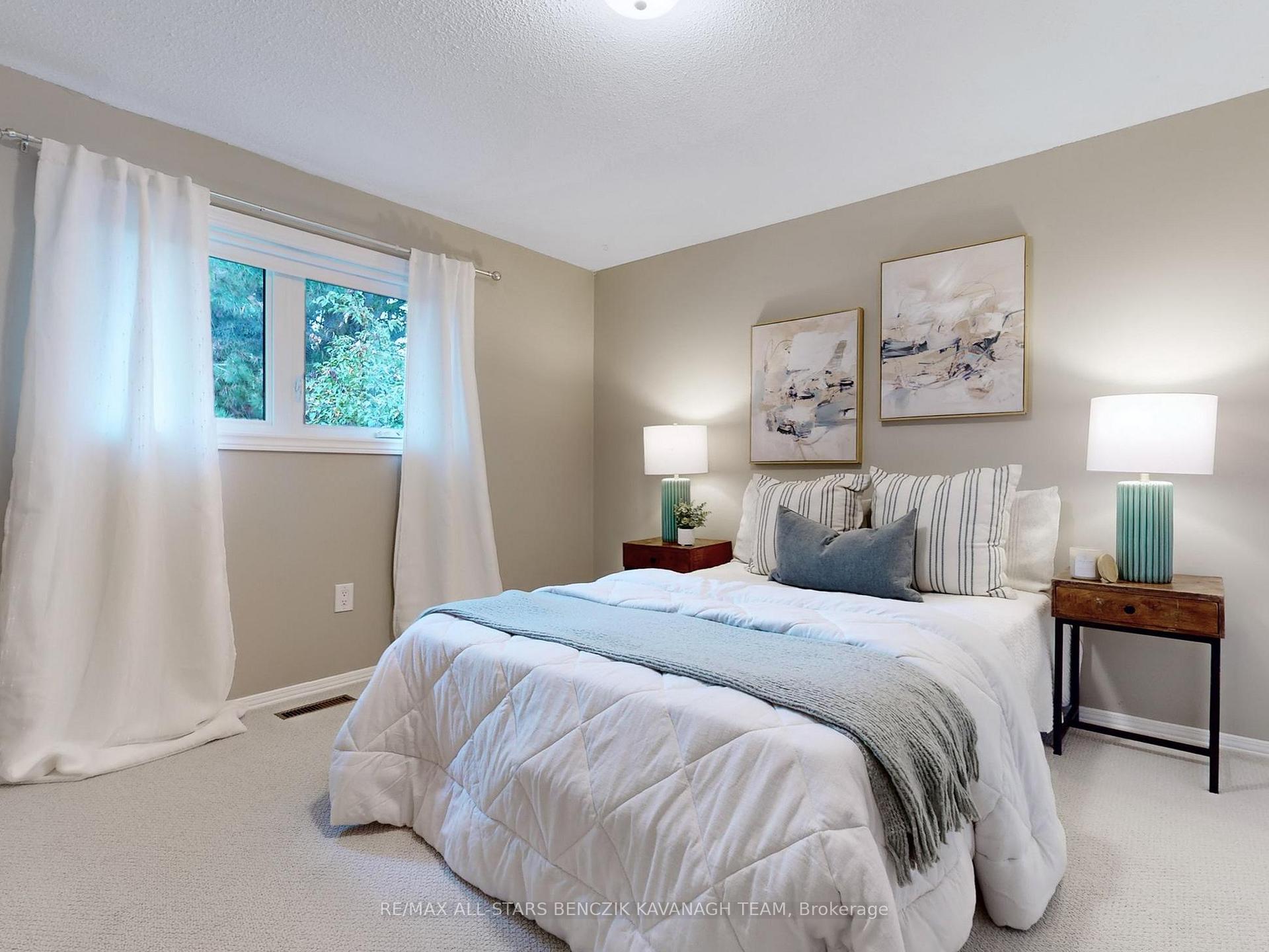 Photo 21 of 27 Grove Road, Markham, Markham Village — HOMEH