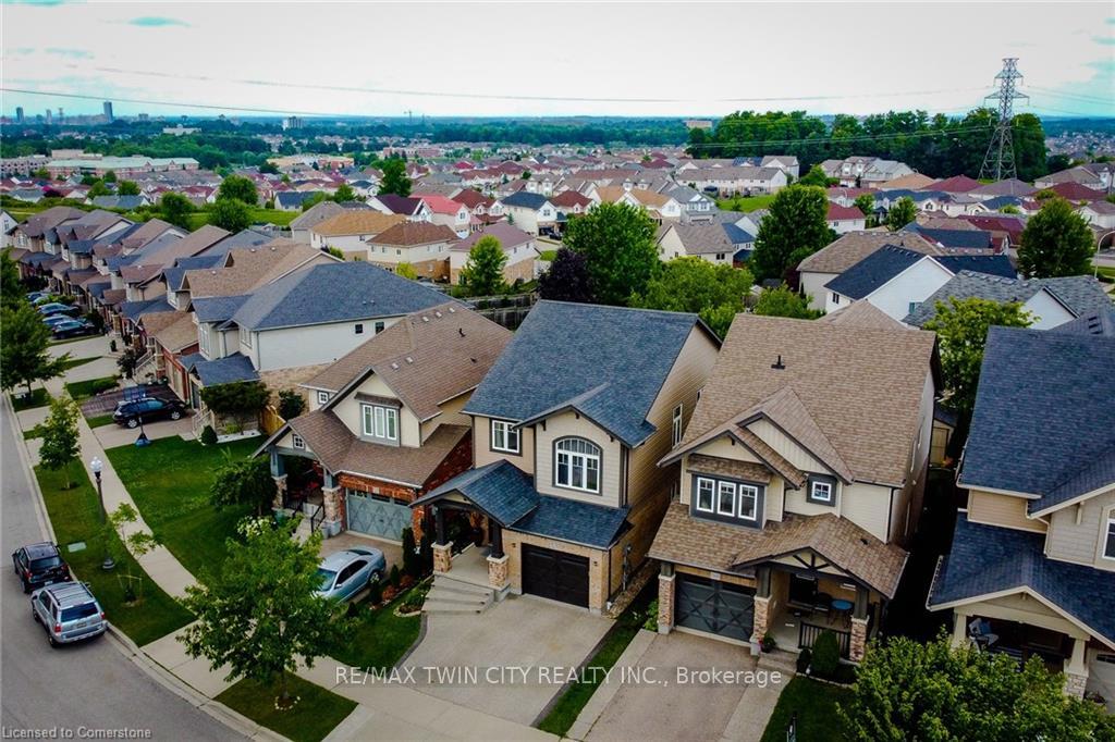 Photo 3 of 565 Isaiah Crescent, Kitchener — HOMEH