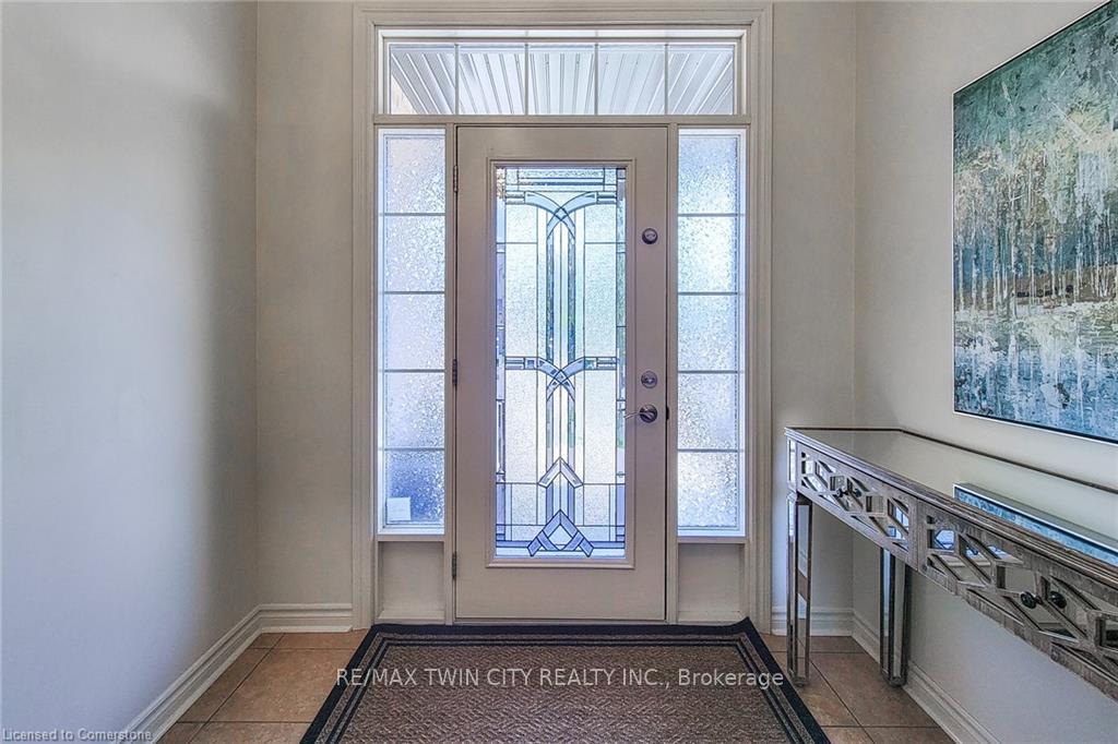 Photo 4 of 565 Isaiah Crescent, Kitchener — HOMEH