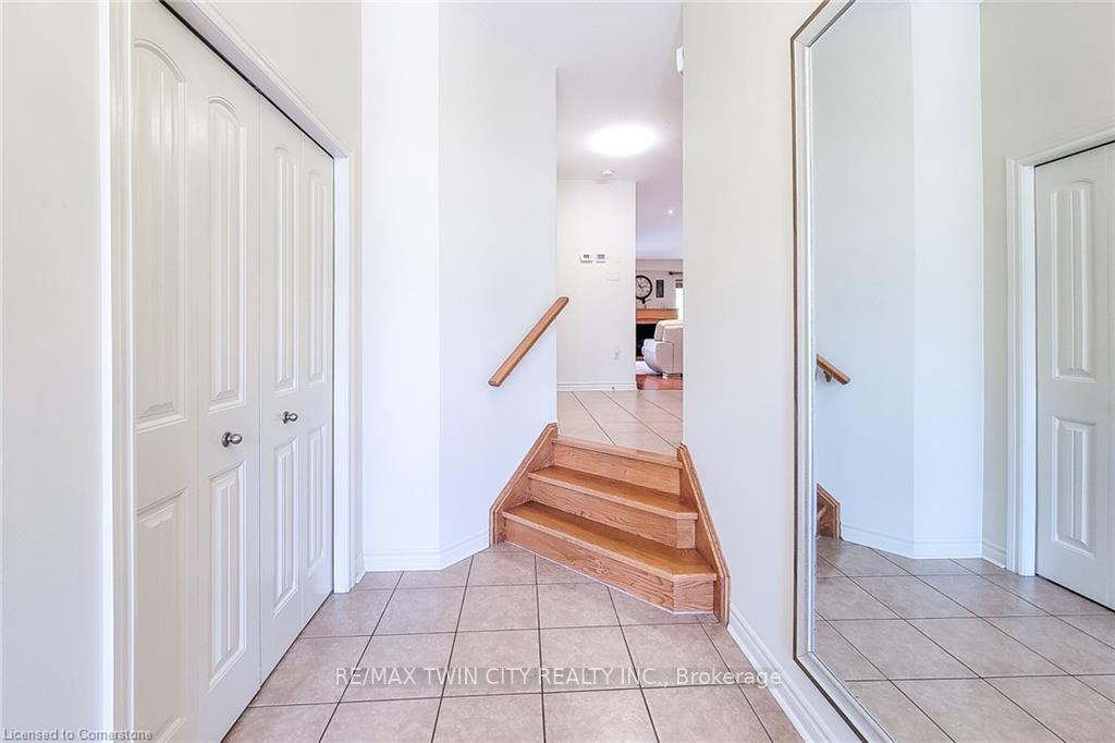 Photo 5 of 565 Isaiah Crescent, Kitchener — HOMEH