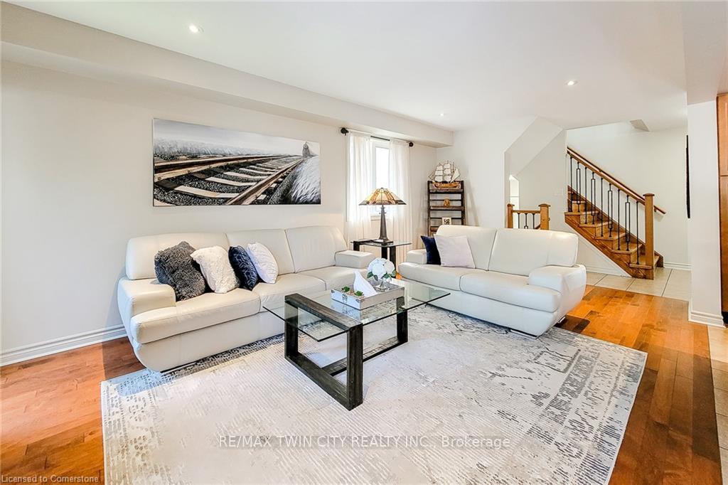 Photo 6 of 565 Isaiah Crescent, Kitchener — HOMEH