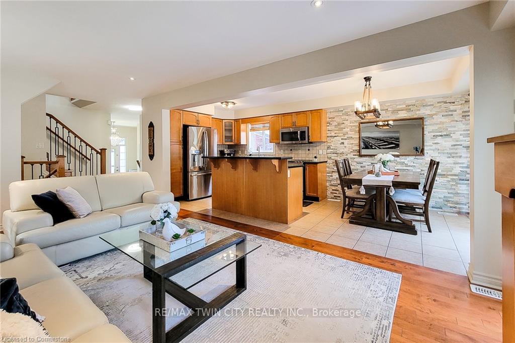 Photo 8 of 565 Isaiah Crescent, Kitchener — HOMEH