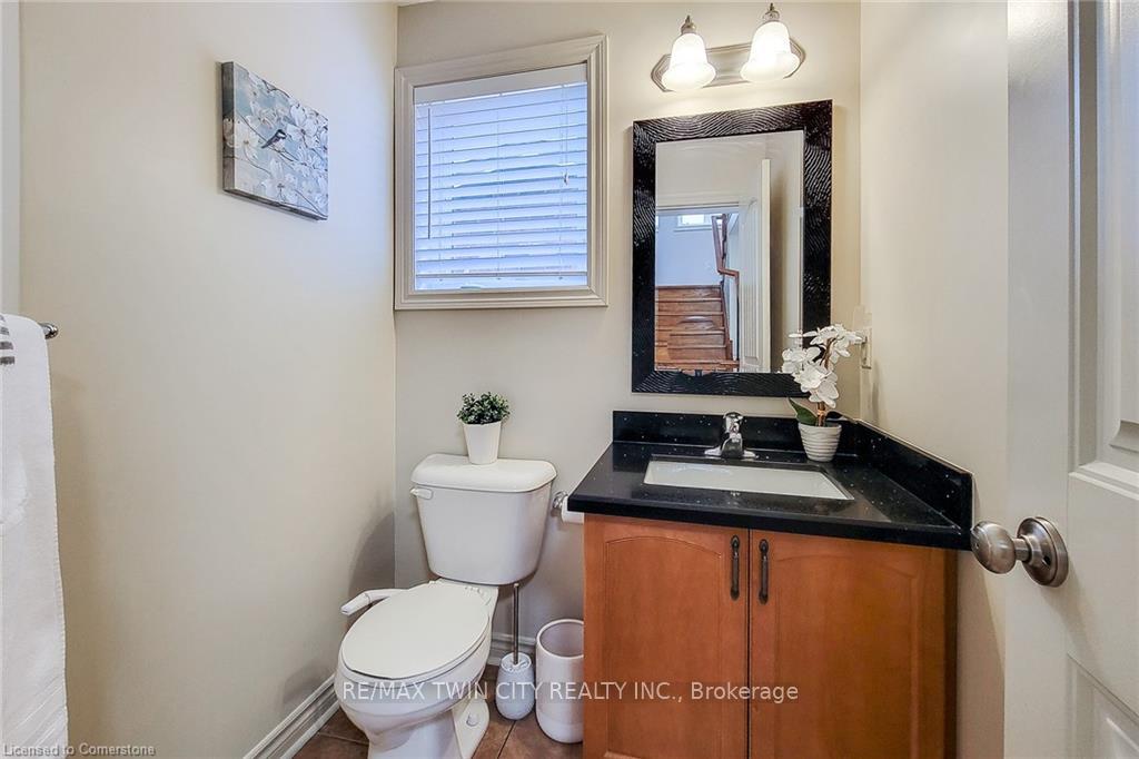 Photo 12 of 565 Isaiah Crescent, Kitchener — HOMEH