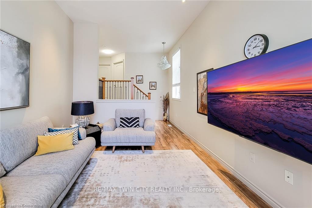 Photo 13 of 565 Isaiah Crescent, Kitchener — HOMEH