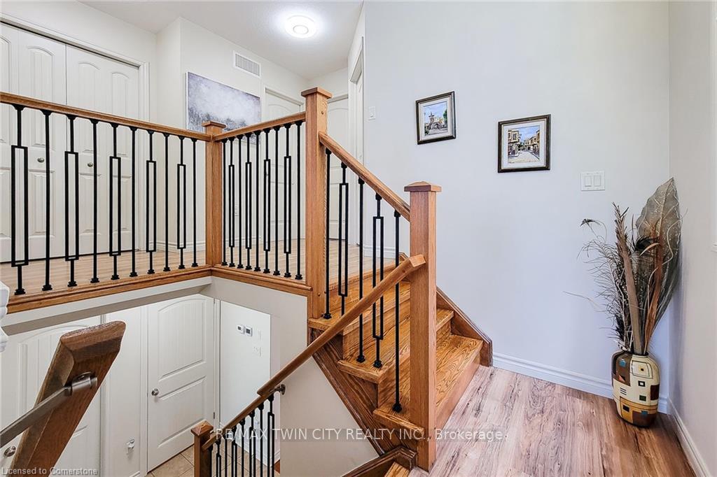 Photo 14 of 565 Isaiah Crescent, Kitchener — HOMEH