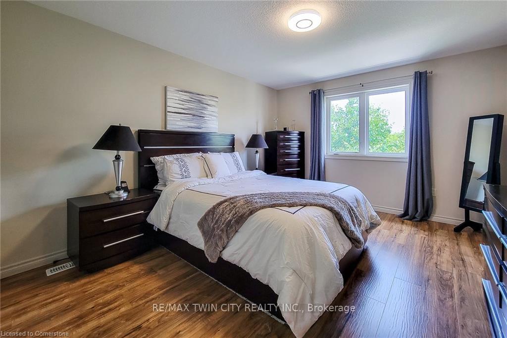 Photo 15 of 565 Isaiah Crescent, Kitchener — HOMEH
