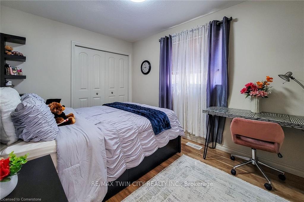 Photo 18 of 565 Isaiah Crescent, Kitchener — HOMEH
