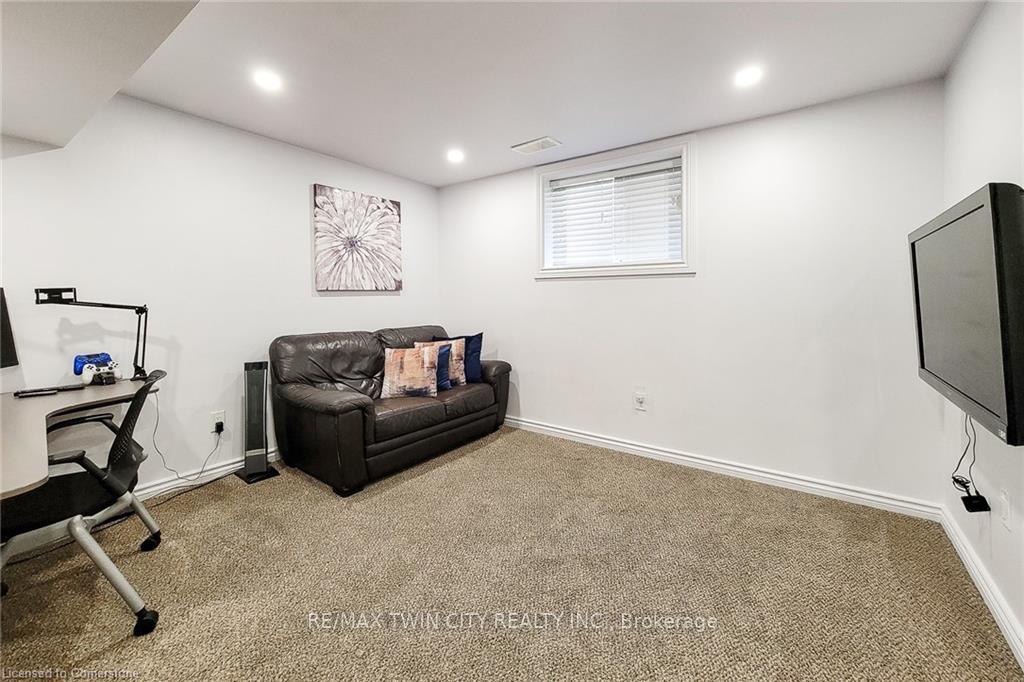 Photo 21 of 565 Isaiah Crescent, Kitchener — HOMEH