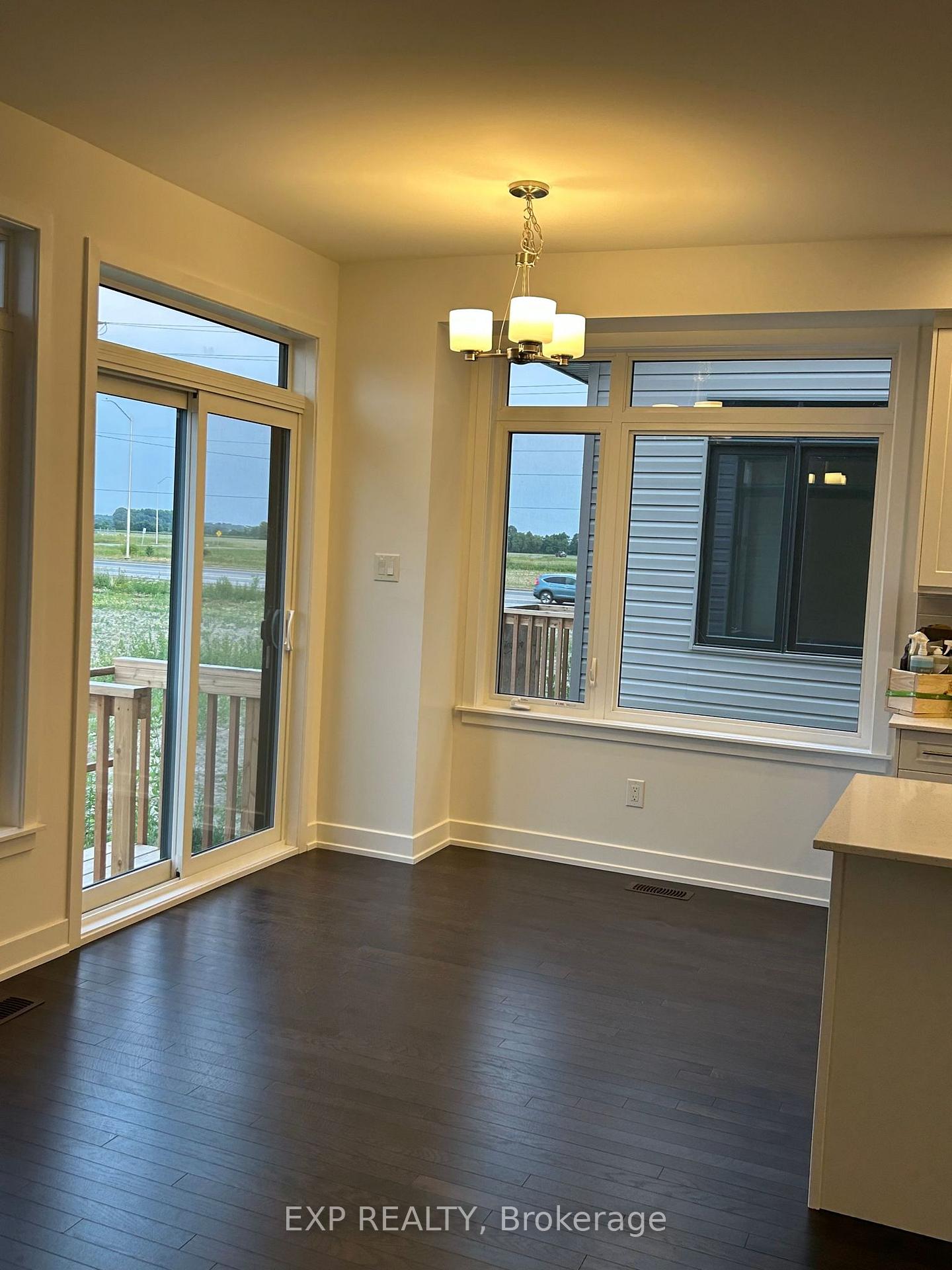 Photo 6 of 307 Monticello Avenue, Ottawa, Kanata - Emerald Meadows/Trailwest — HOMEH