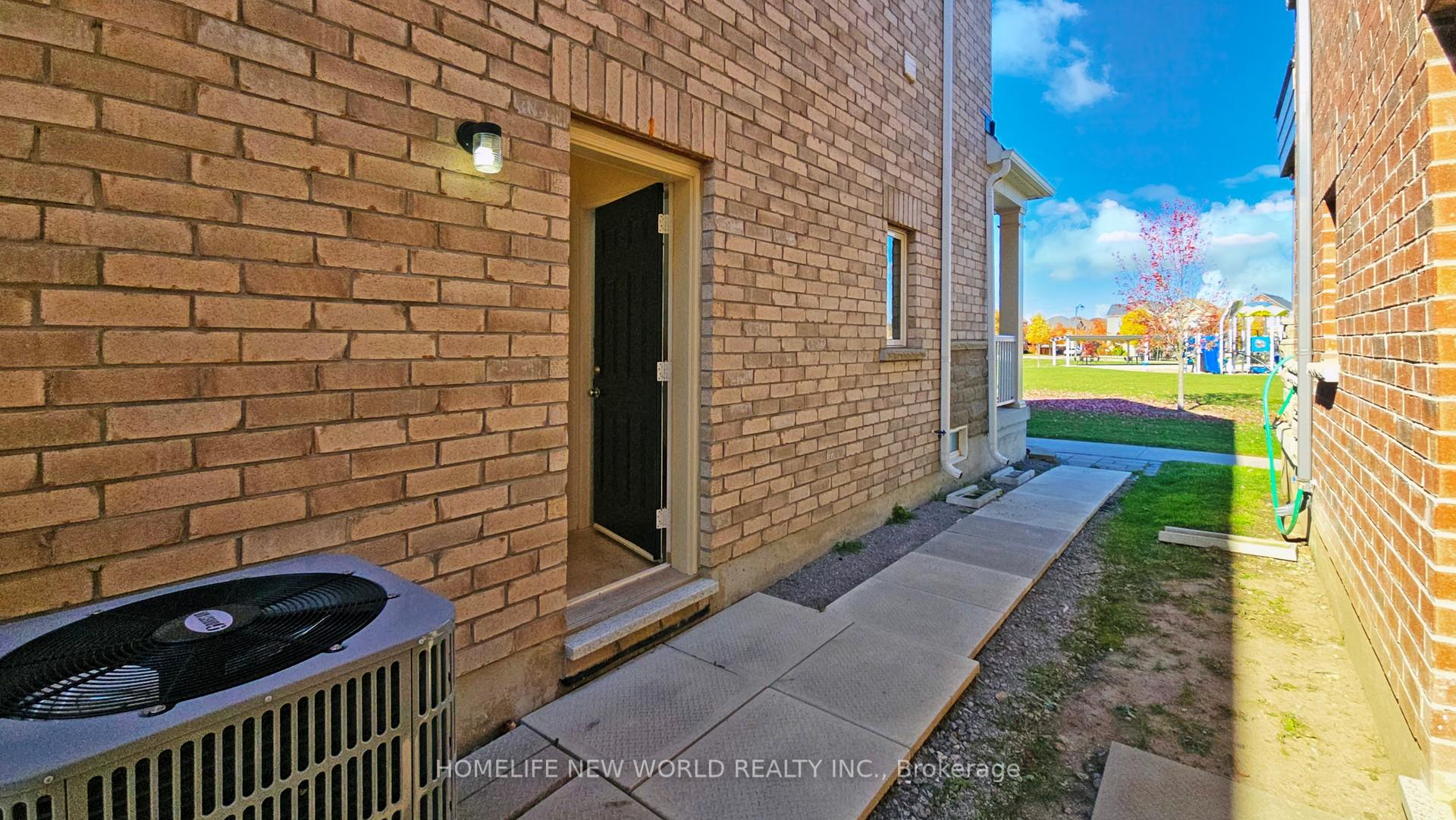 Photo 45 of 10 Elphee Lane, Markham, Cornell — HOMEH