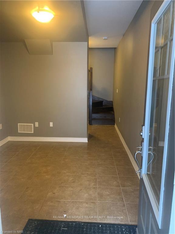 Photo 2 of Unit 35, 201 Westbank Trail, Hamilton, Stoney Creek Mountain — HOMEH