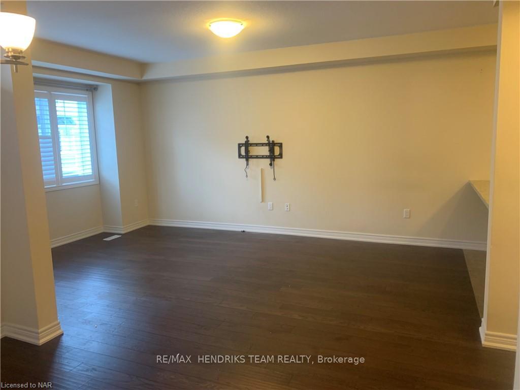 Photo 4 of Unit 35, 201 Westbank Trail, Hamilton, Stoney Creek Mountain — HOMEH