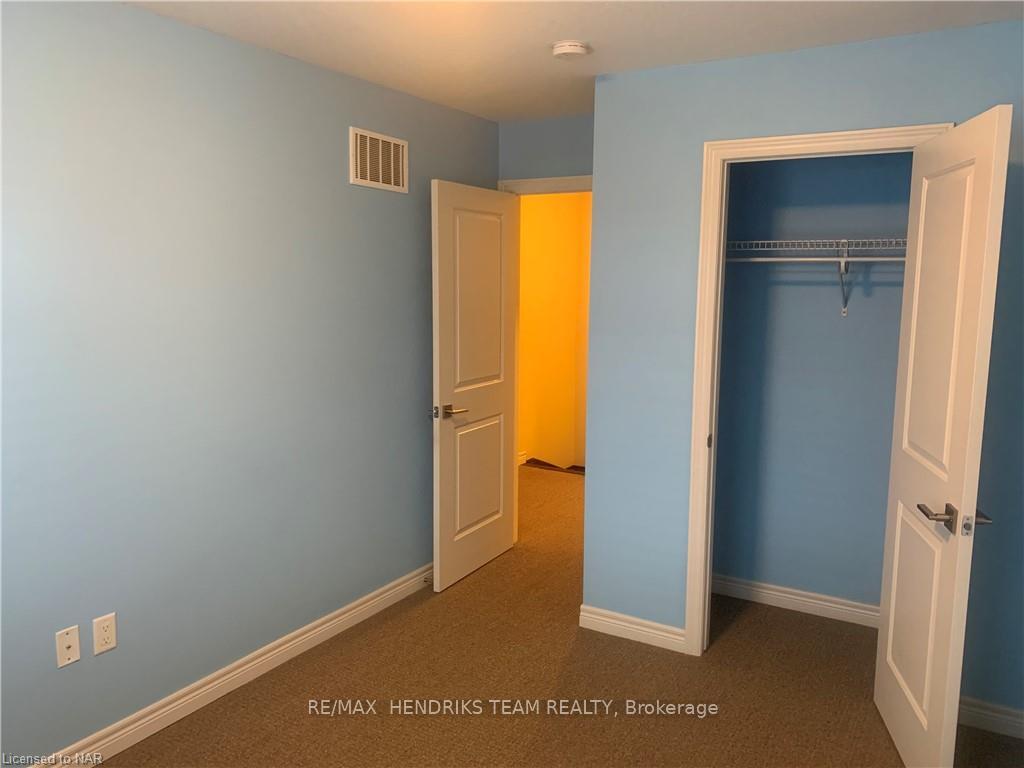 Photo 8 of Unit 35, 201 Westbank Trail, Hamilton, Stoney Creek Mountain — HOMEH