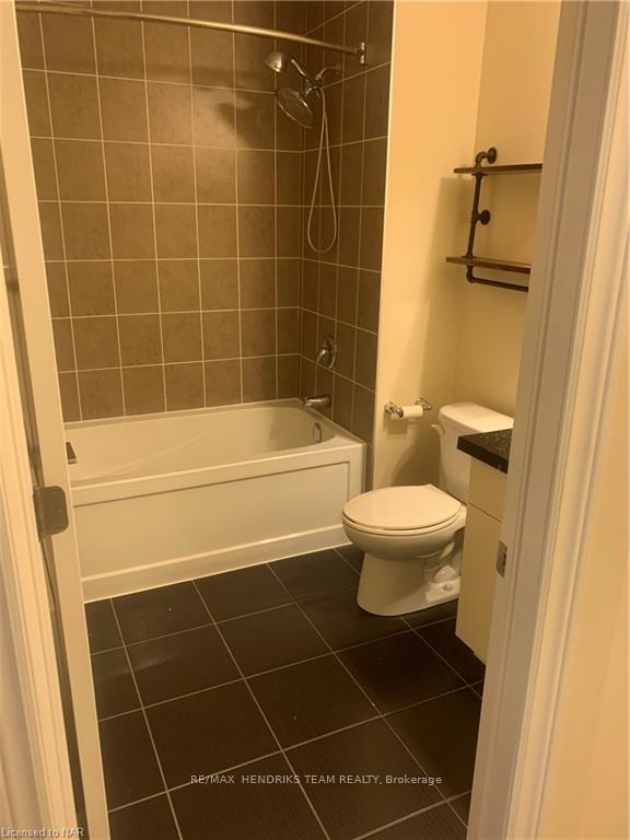 Photo 9 of Unit 35, 201 Westbank Trail, Hamilton, Stoney Creek Mountain — HOMEH