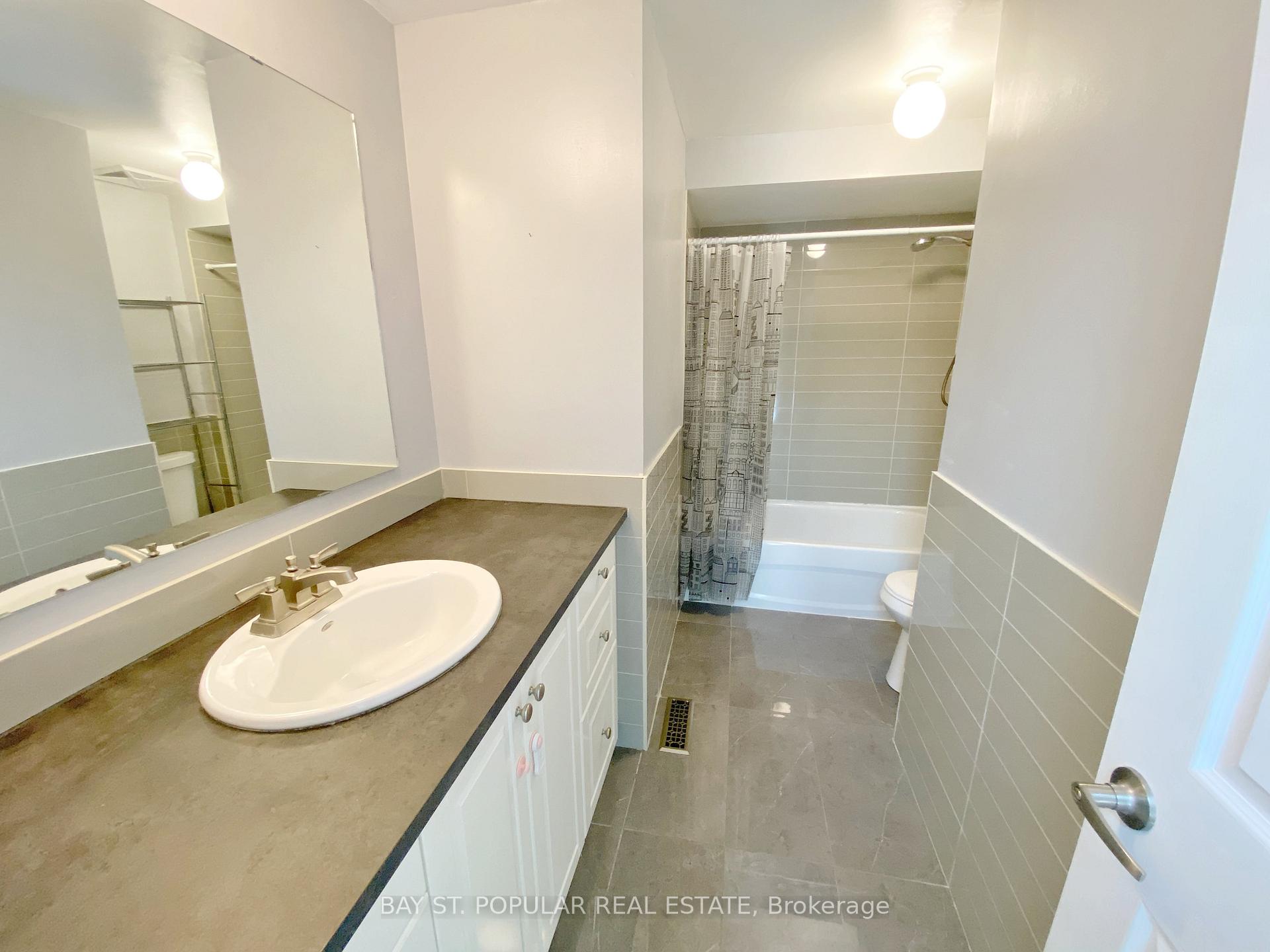 Photo 32 of 54 Charles Alfred Crescent, Markham, Middlefield — HOMEH