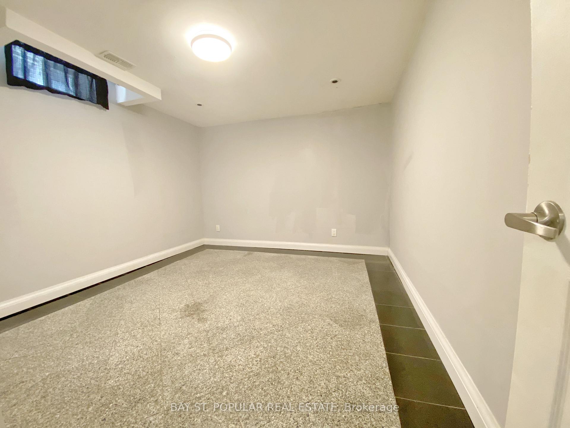 Photo 34 of 54 Charles Alfred Crescent, Markham, Middlefield — HOMEH