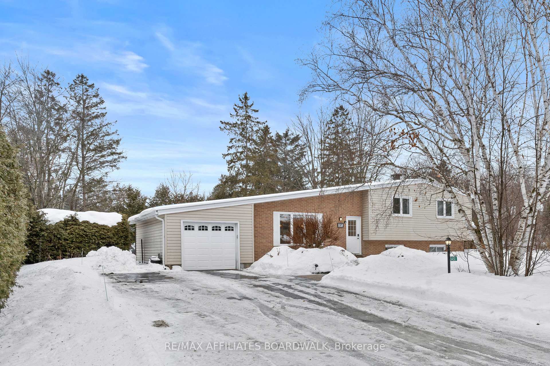 Photo 1 of 5450 Riverside Crescent, Ottawa, Manotick Long Island & Nicholls Island — HOMEH