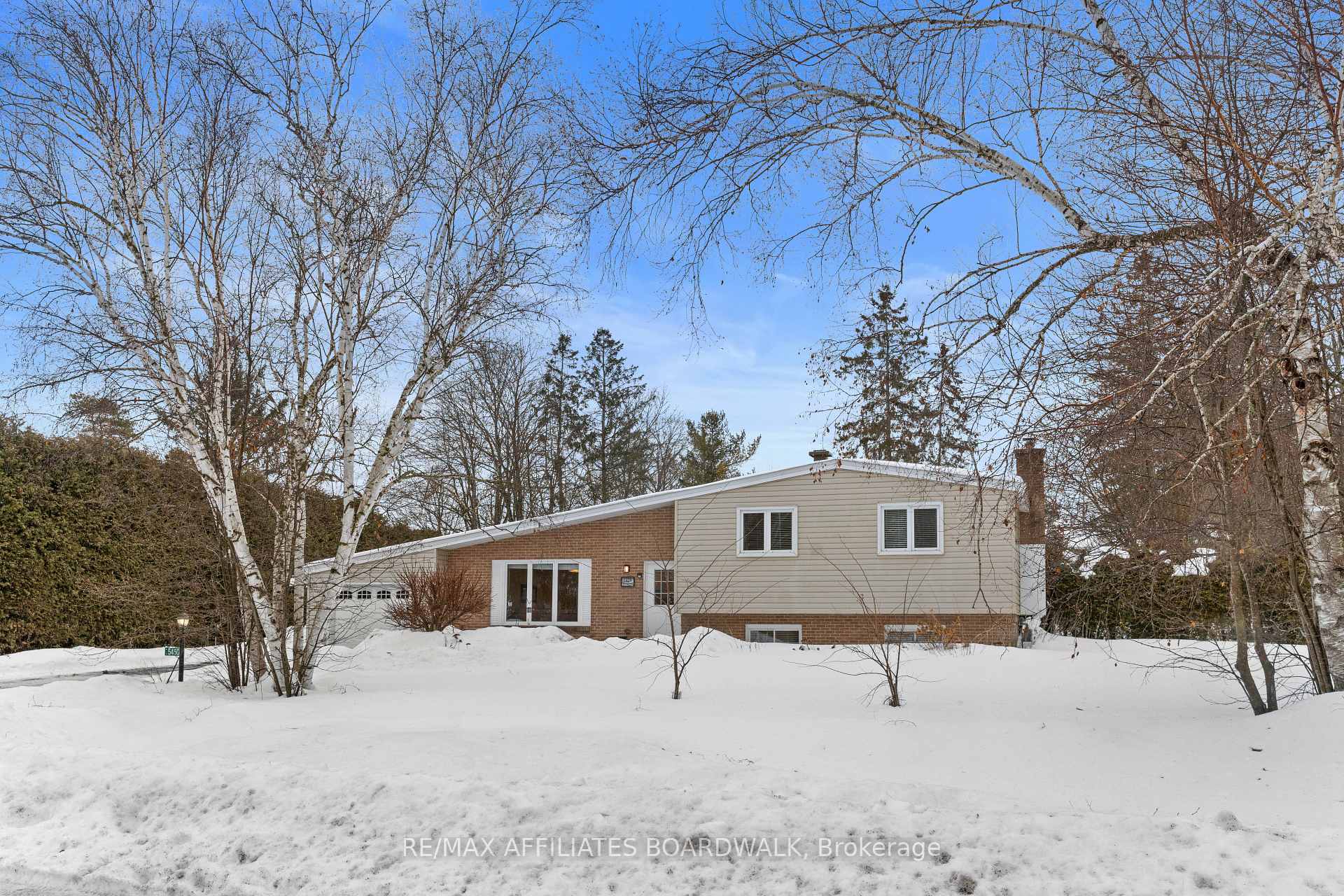 Photo 2 of 5450 Riverside Crescent, Ottawa, Manotick Long Island & Nicholls Island — HOMEH