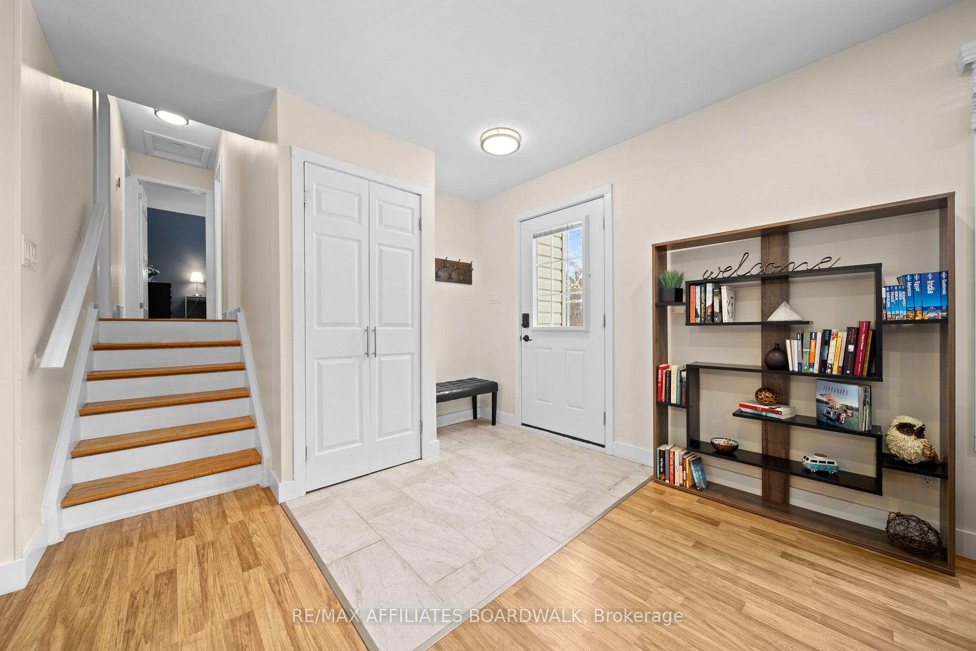 Photo 3 of 5450 Riverside Crescent, Ottawa, Manotick Long Island & Nicholls Island — HOMEH