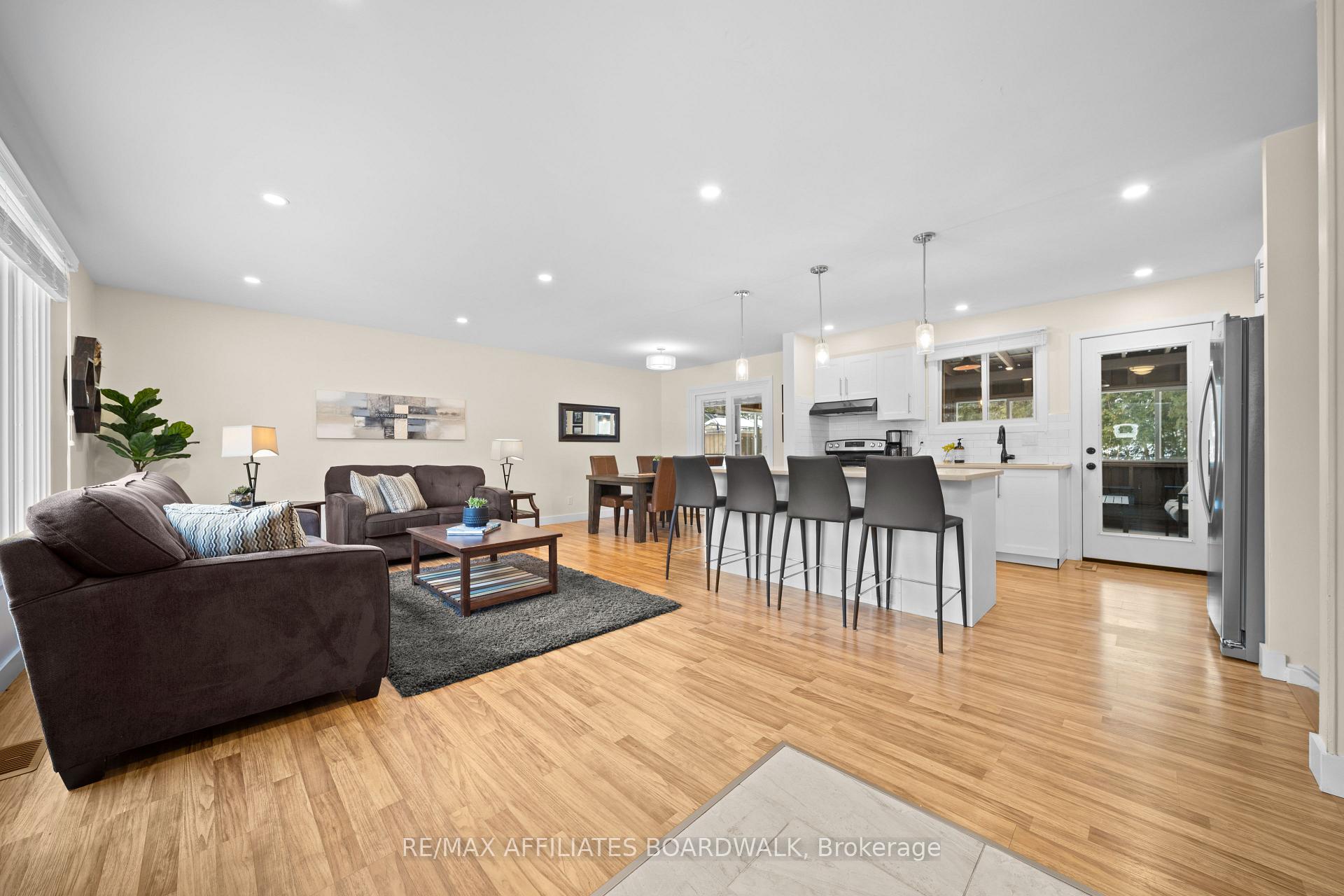 Photo 4 of 5450 Riverside Crescent, Ottawa, Manotick Long Island & Nicholls Island — HOMEH