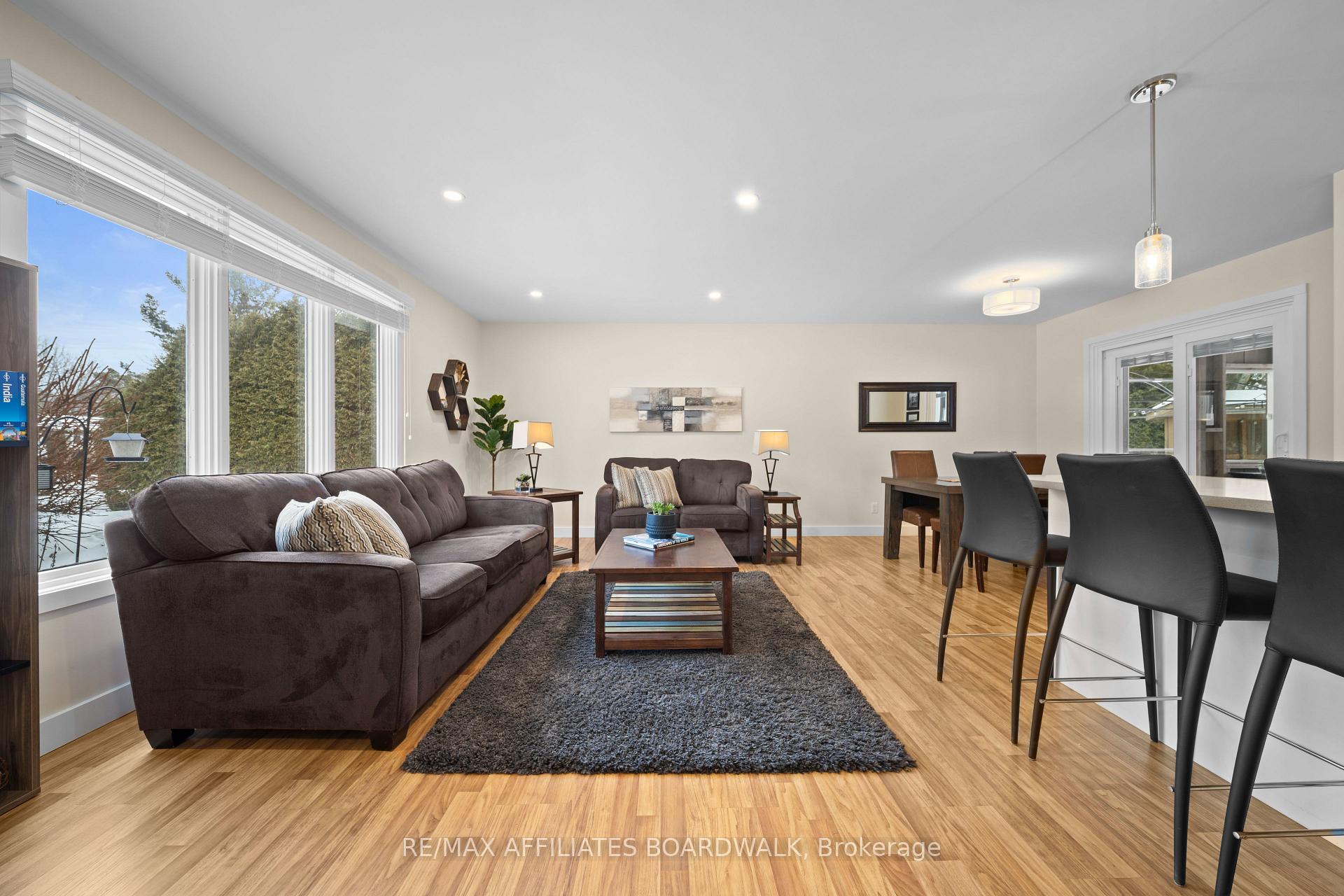 Photo 5 of 5450 Riverside Crescent, Ottawa, Manotick Long Island & Nicholls Island — HOMEH