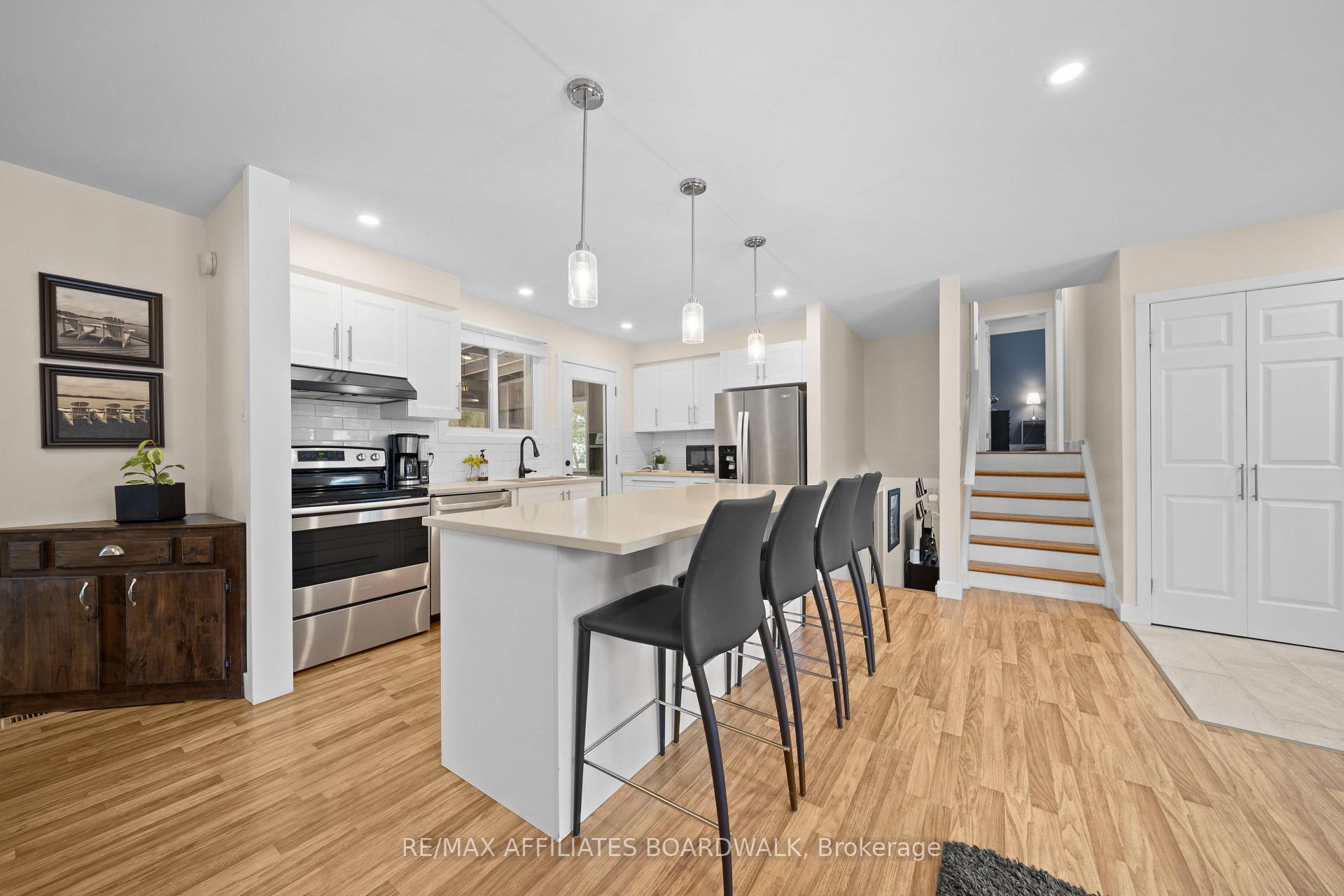 Photo 7 of 5450 Riverside Crescent, Ottawa, Manotick Long Island & Nicholls Island — HOMEH
