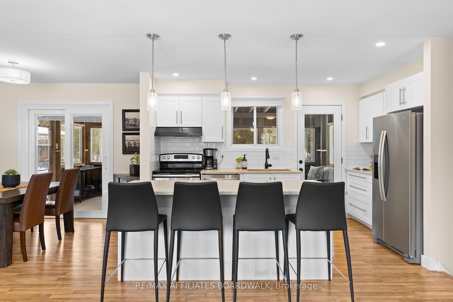 Photo 8 of 5450 Riverside Crescent, Ottawa, Manotick Long Island & Nicholls Island — HOMEH