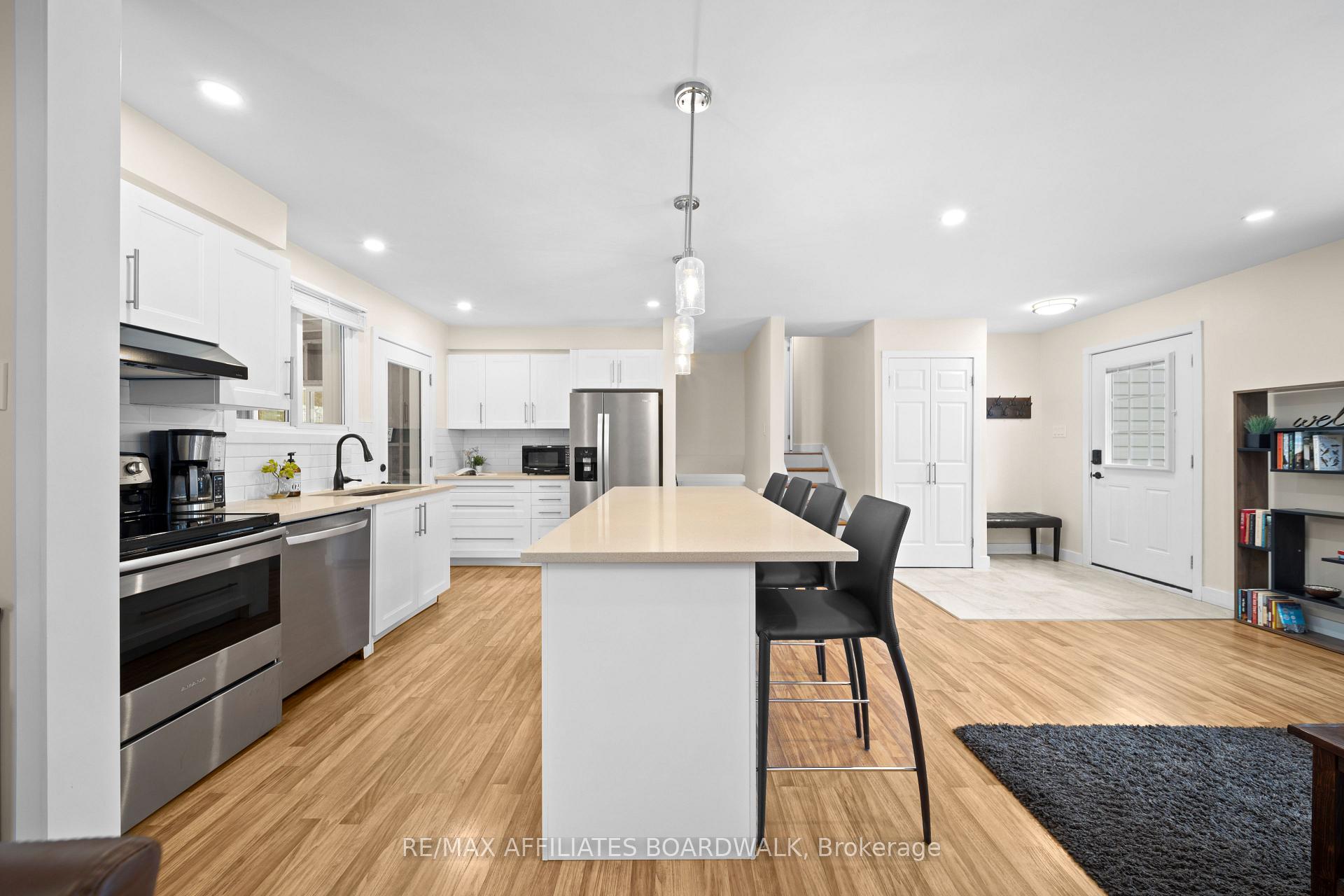 Photo 9 of 5450 Riverside Crescent, Ottawa, Manotick Long Island & Nicholls Island — HOMEH