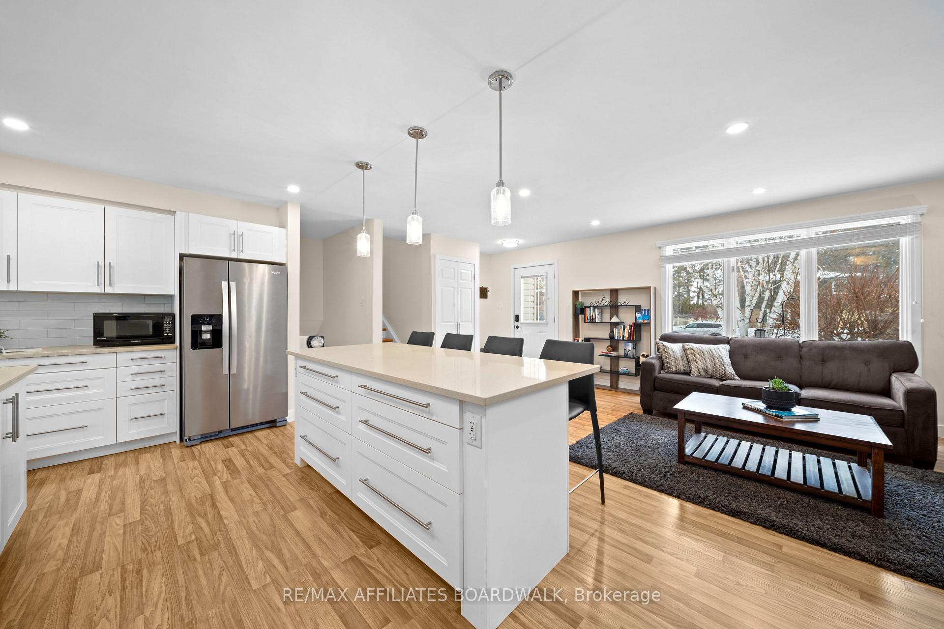 Photo 10 of 5450 Riverside Crescent, Ottawa, Manotick Long Island & Nicholls Island — HOMEH