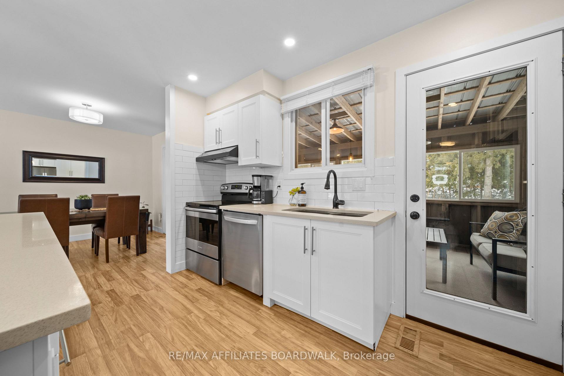 Photo 15 of 5450 Riverside Crescent, Ottawa, Manotick Long Island & Nicholls Island — HOMEH