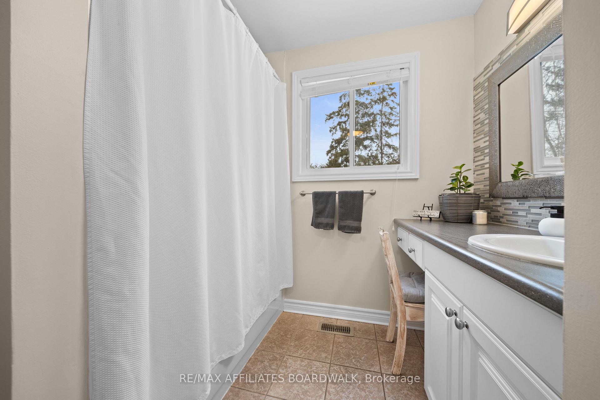 Photo 27 of 5450 Riverside Crescent, Ottawa, Manotick Long Island & Nicholls Island — HOMEH