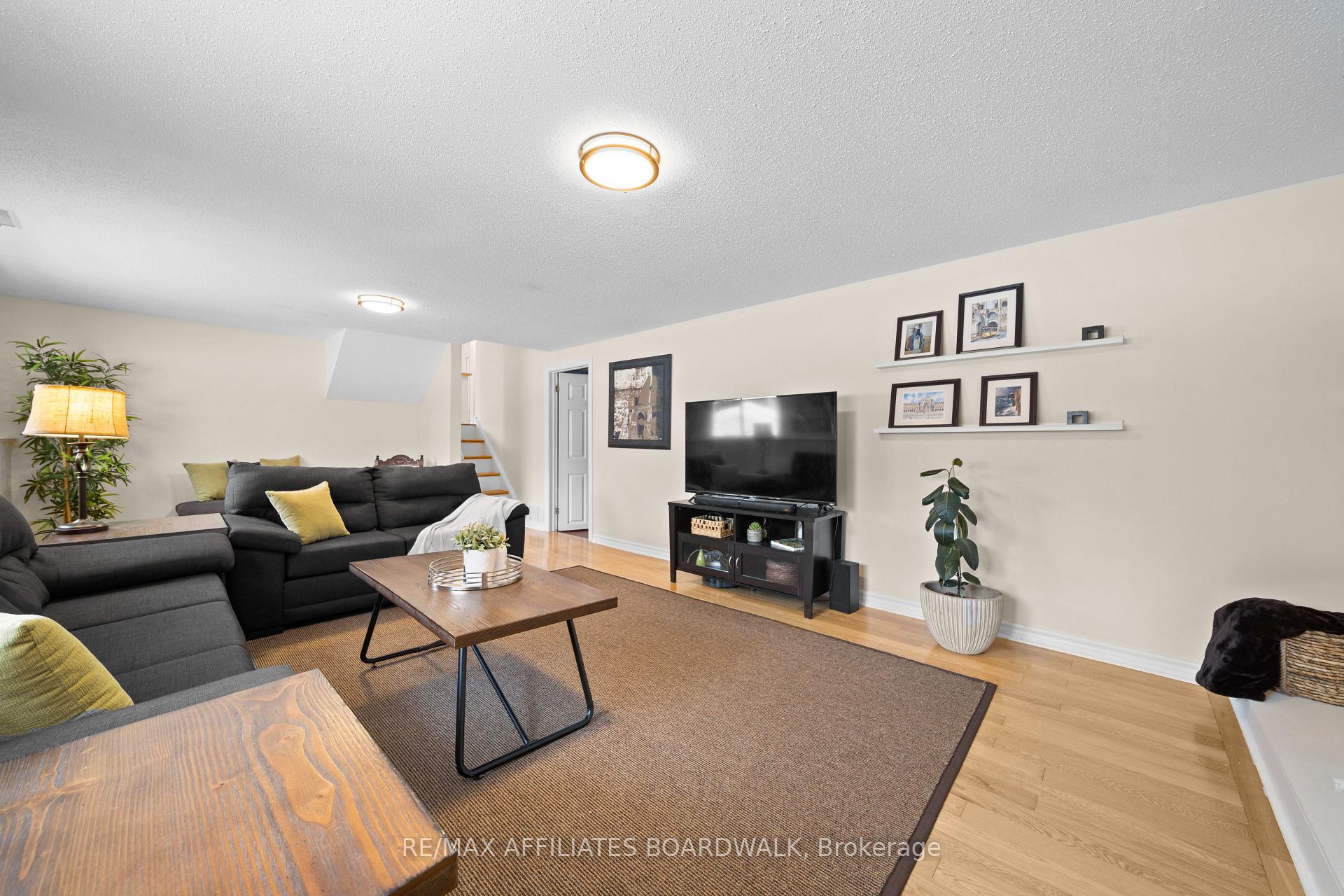 Photo 32 of 5450 Riverside Crescent, Ottawa, Manotick Long Island & Nicholls Island — HOMEH