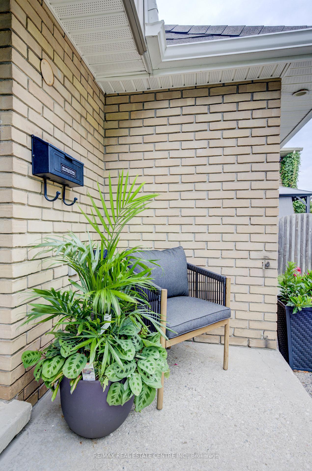 Photo 3 of 96 Manor Drive, Kitchener — HOMEH