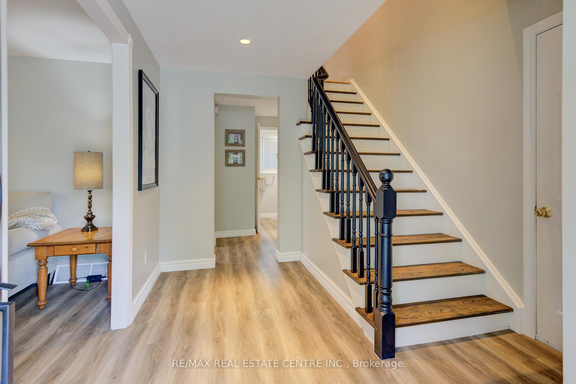 Photo 4 of 96 Manor Drive, Kitchener — HOMEH