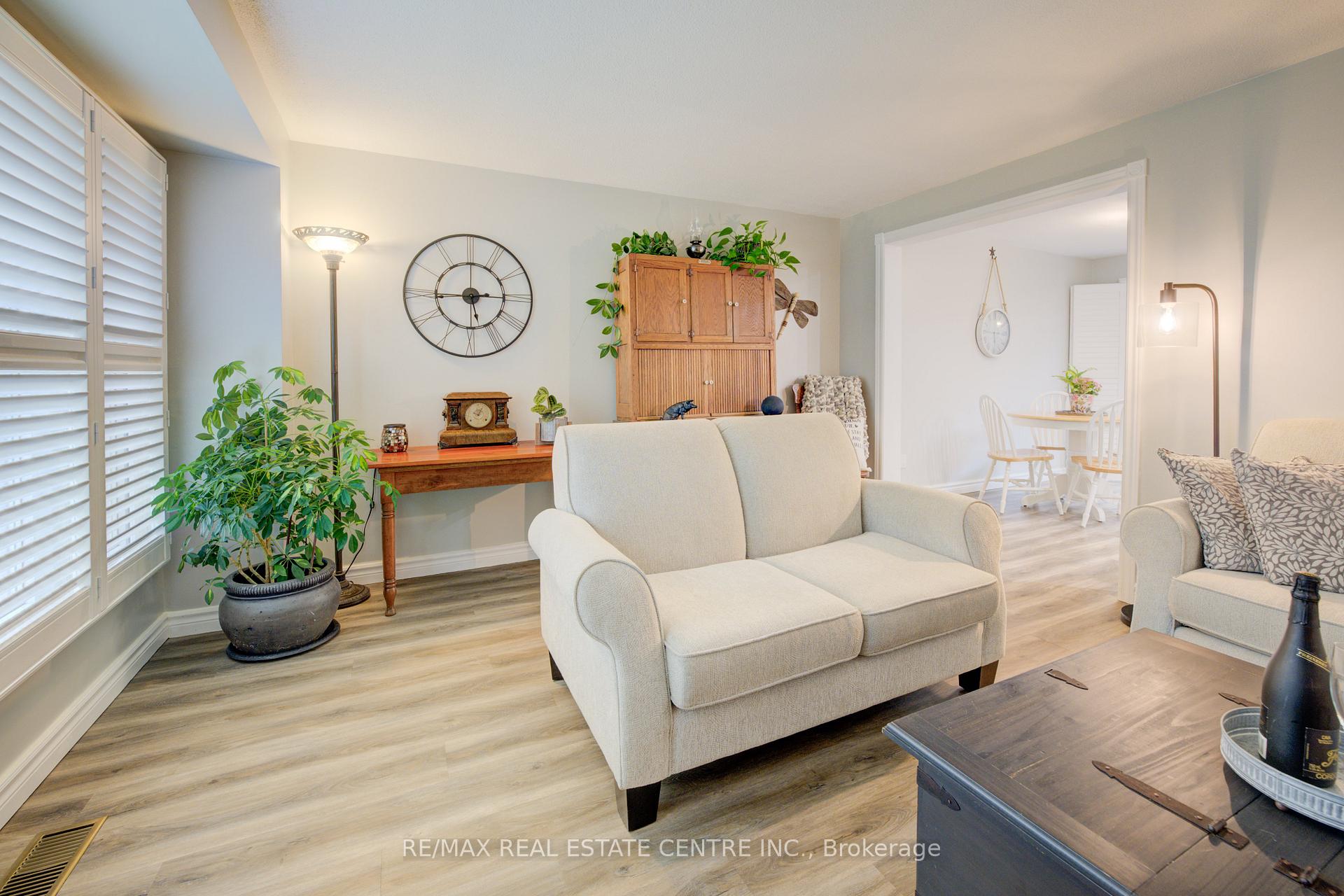 Photo 6 of 96 Manor Drive, Kitchener — HOMEH