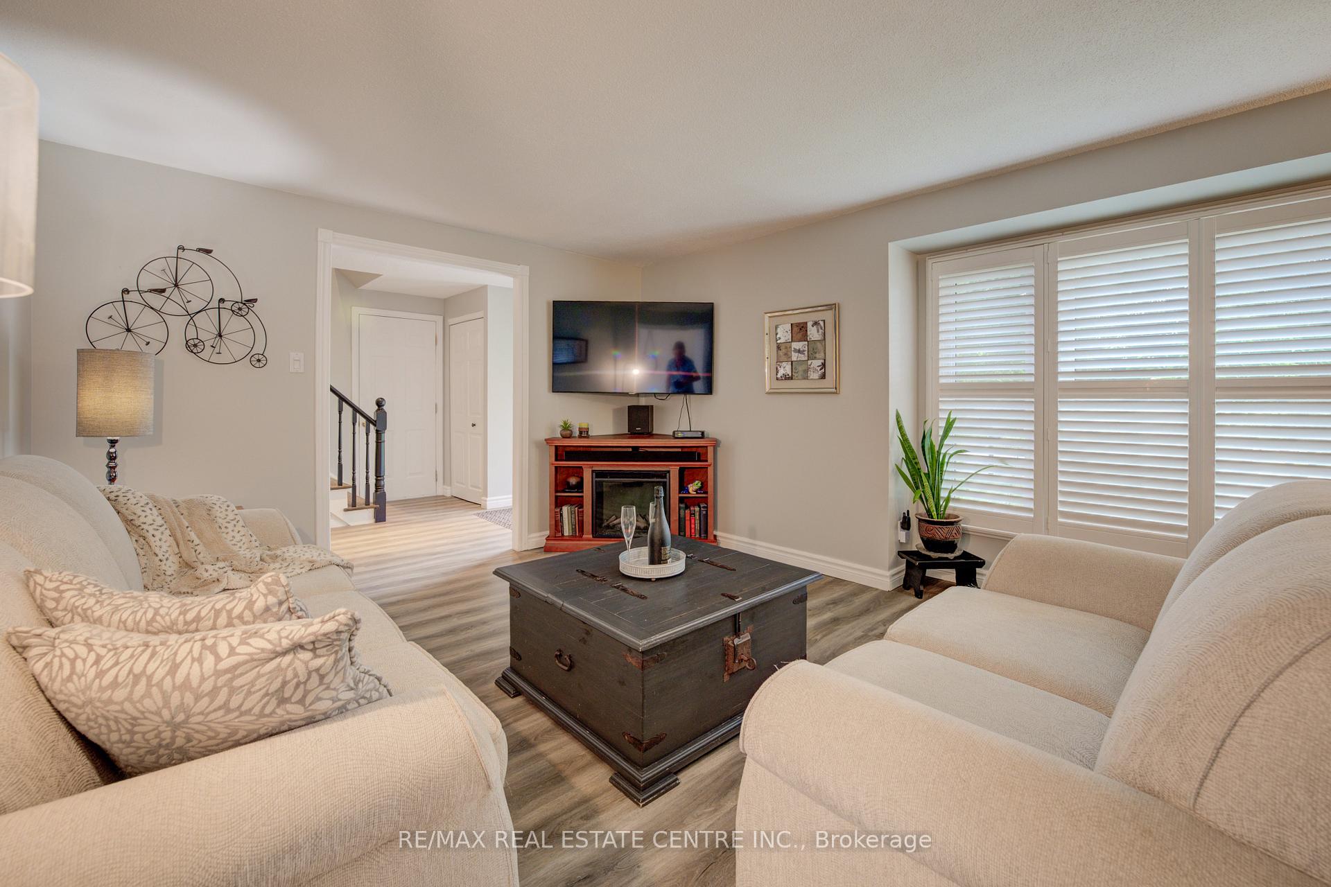 Photo 8 of 96 Manor Drive, Kitchener — HOMEH