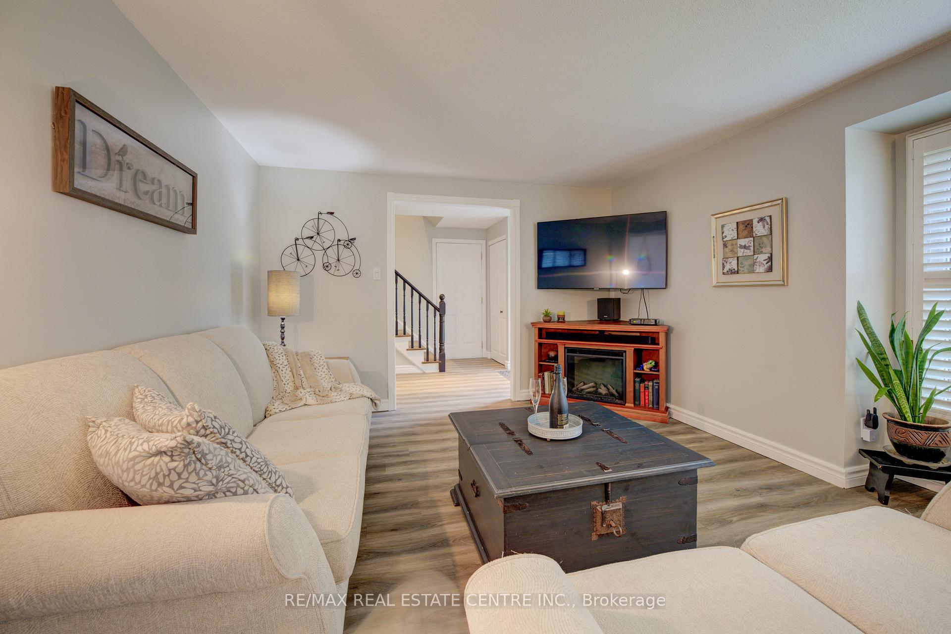 Photo 9 of 96 Manor Drive, Kitchener — HOMEH