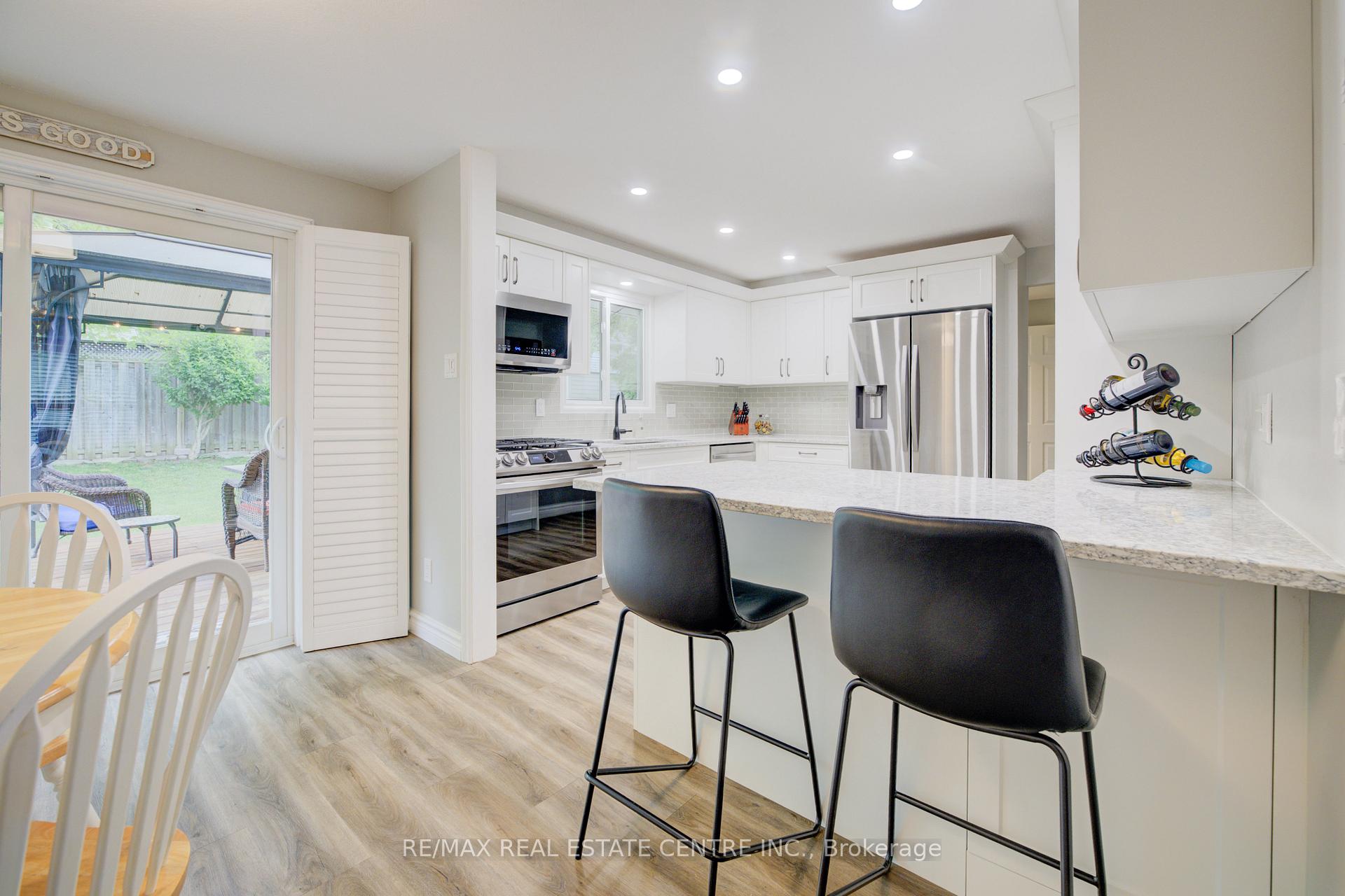 Photo 11 of 96 Manor Drive, Kitchener — HOMEH