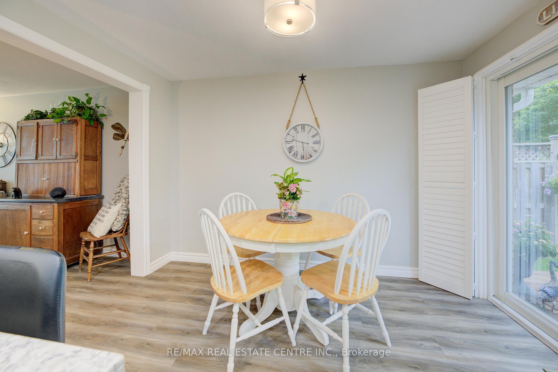 Photo 14 of 96 Manor Drive, Kitchener — HOMEH