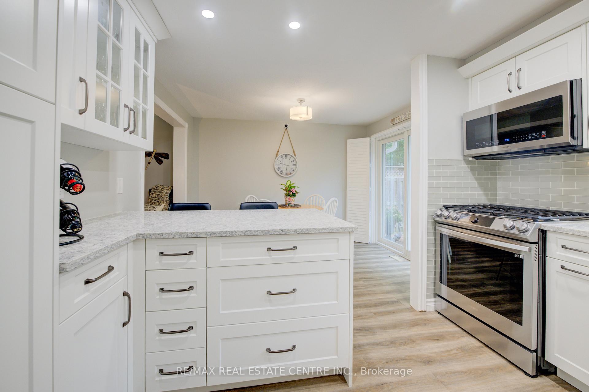 Photo 15 of 96 Manor Drive, Kitchener — HOMEH