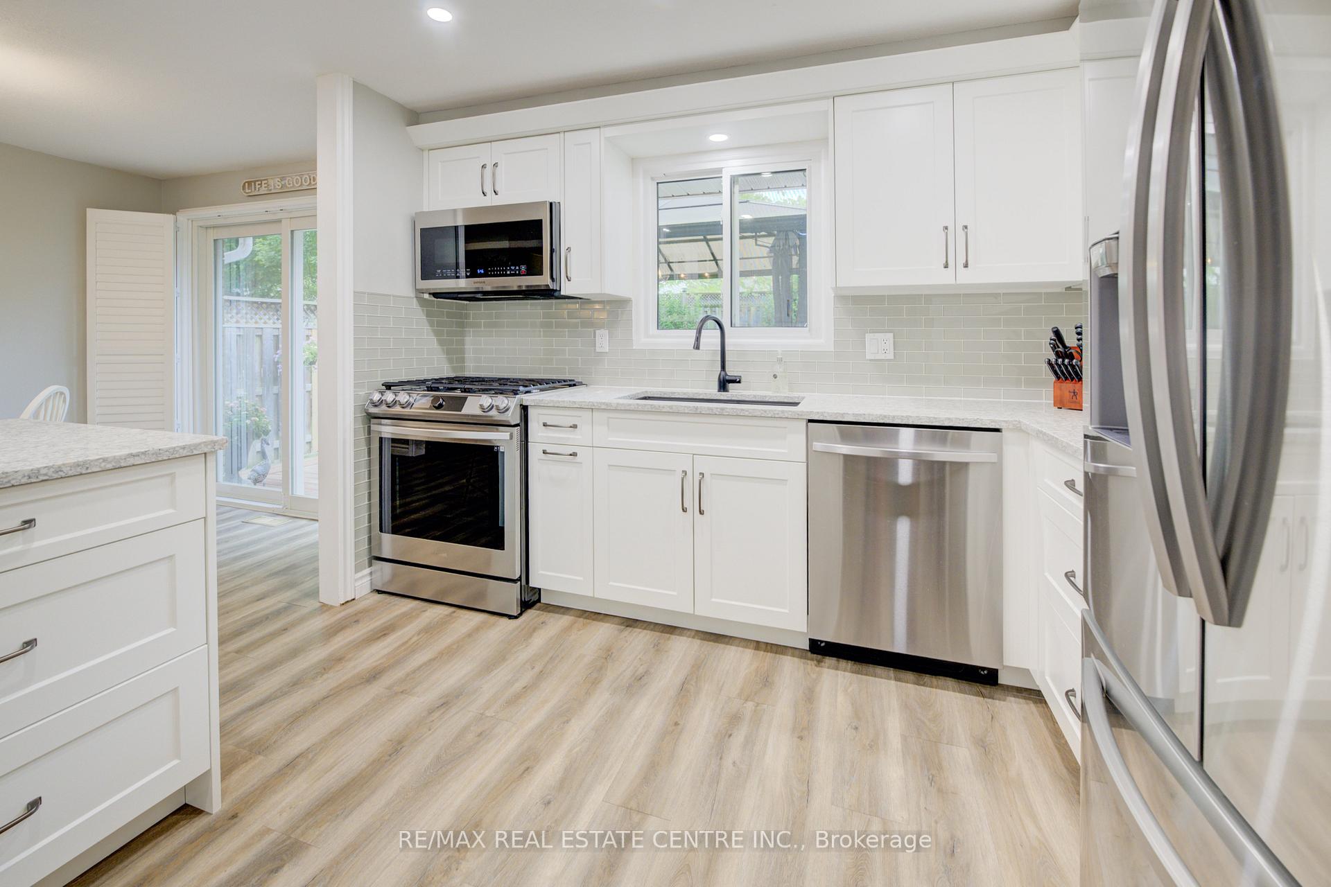 Photo 16 of 96 Manor Drive, Kitchener — HOMEH