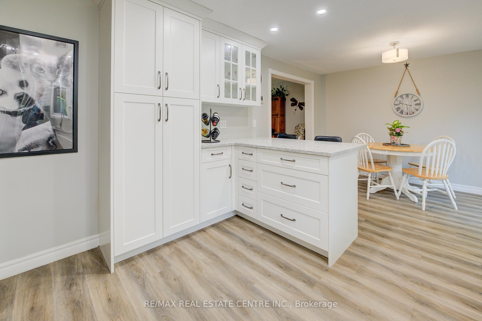 Photo 17 of 96 Manor Drive, Kitchener — HOMEH