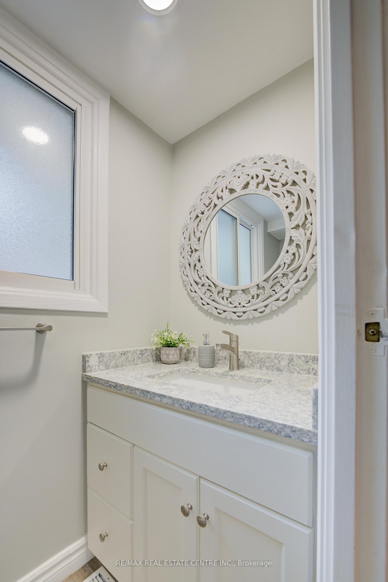 Photo 21 of 96 Manor Drive, Kitchener — HOMEH