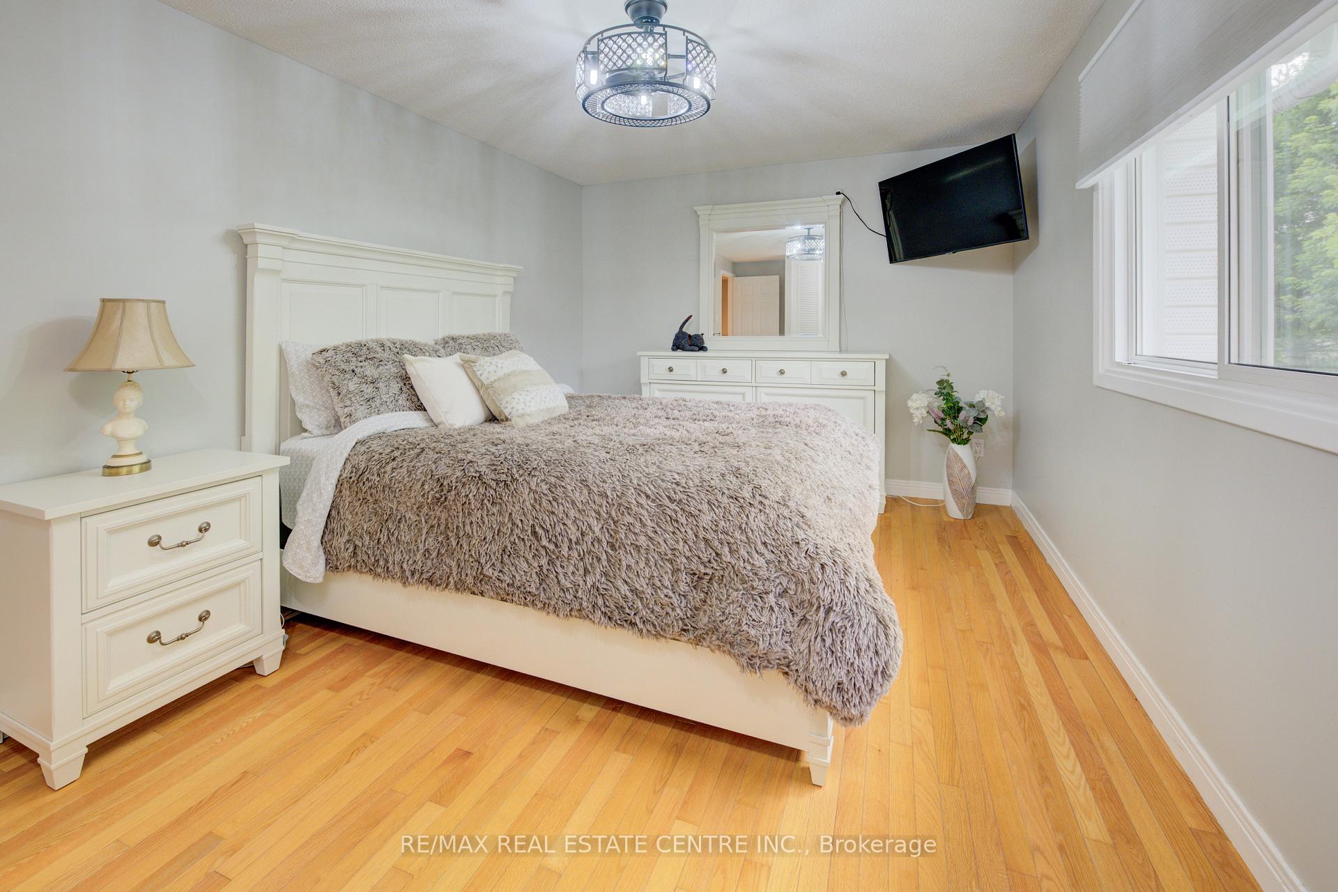 Photo 31 of 96 Manor Drive, Kitchener — HOMEH