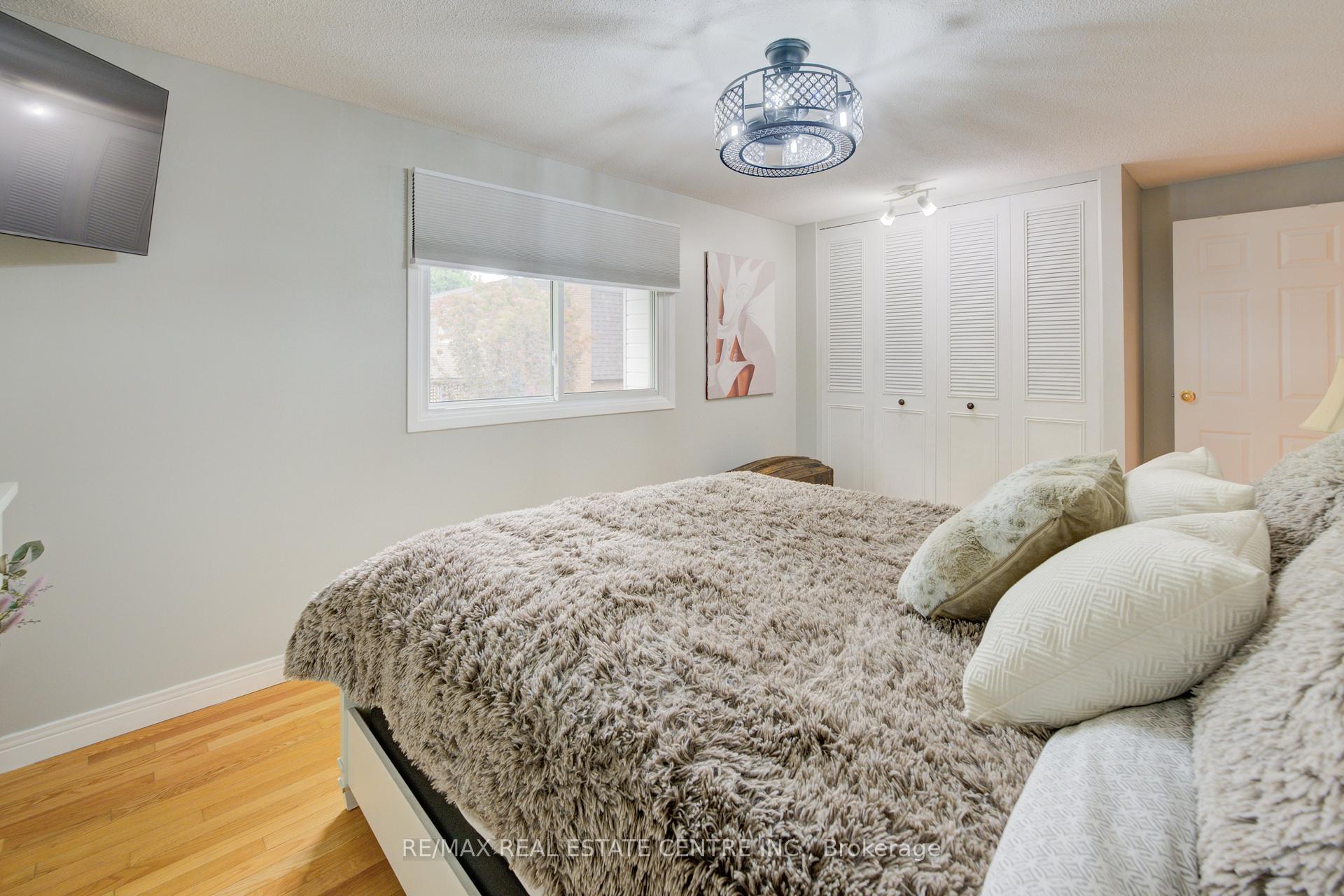 Photo 33 of 96 Manor Drive, Kitchener — HOMEH