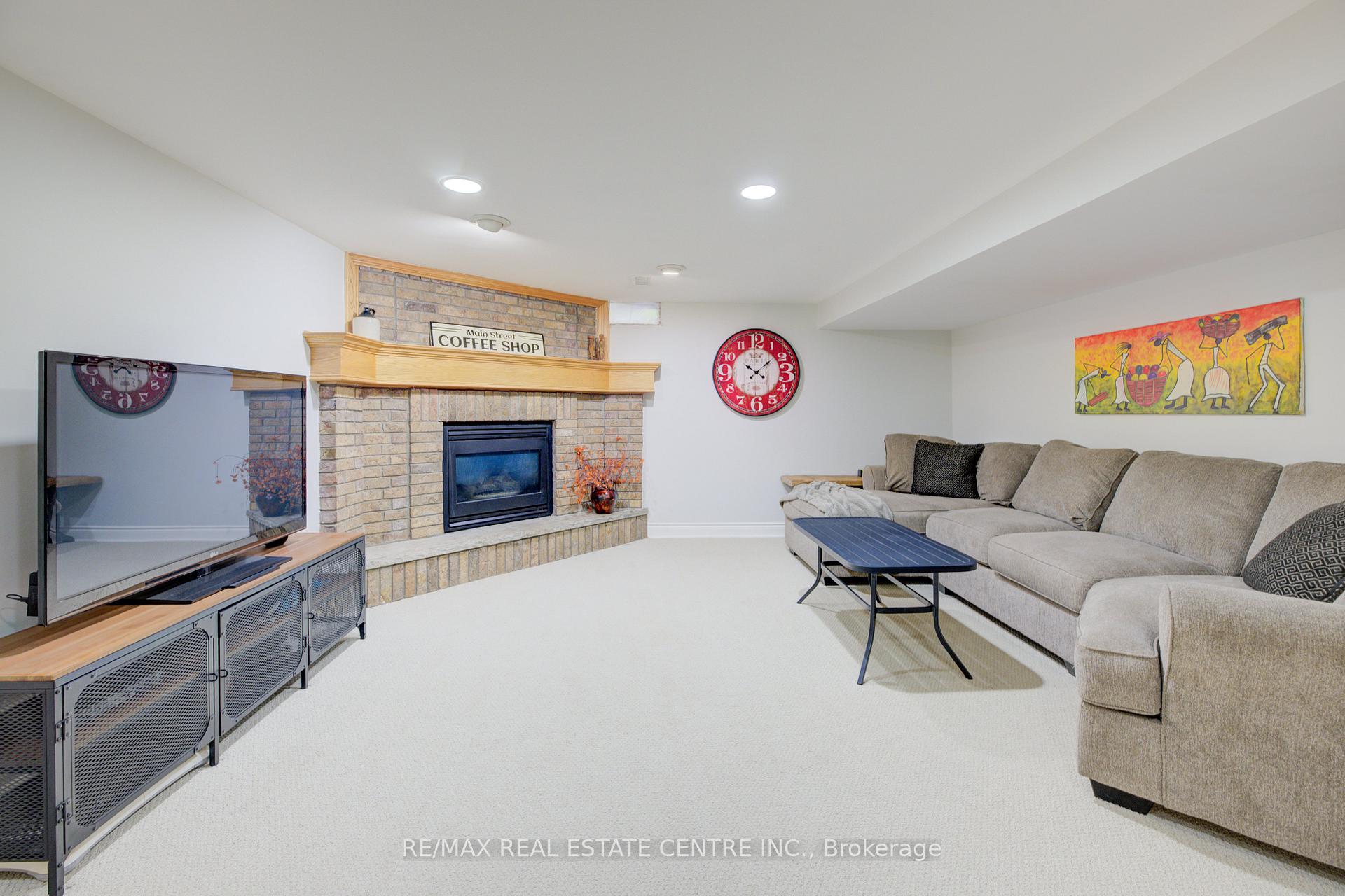 Photo 38 of 96 Manor Drive, Kitchener — HOMEH
