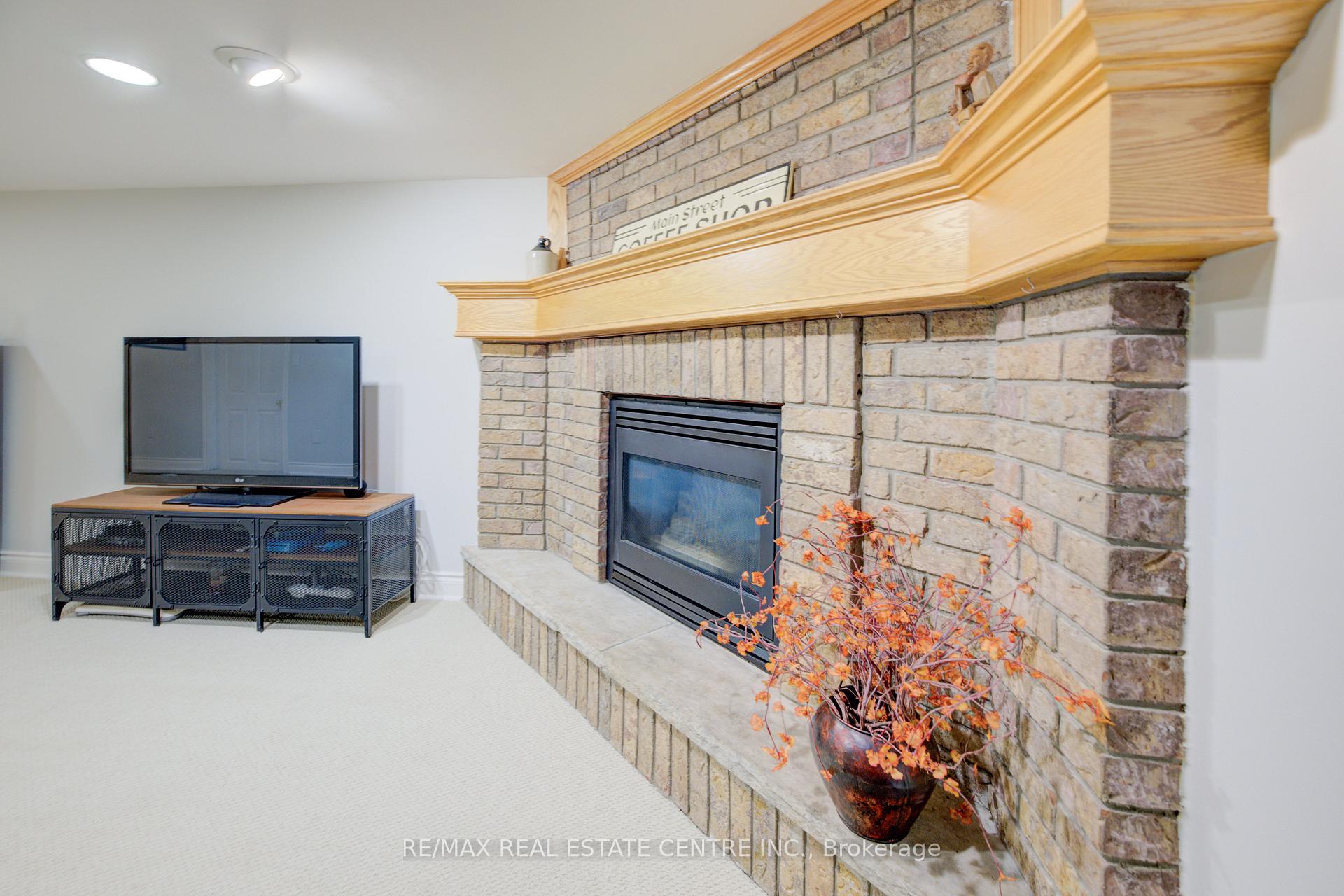 Photo 39 of 96 Manor Drive, Kitchener — HOMEH