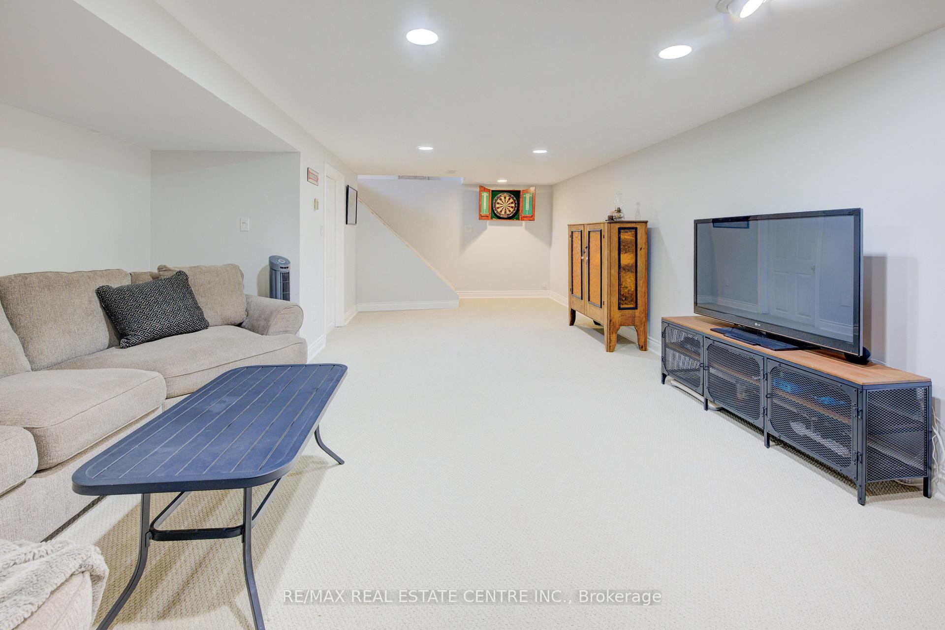 Photo 40 of 96 Manor Drive, Kitchener — HOMEH
