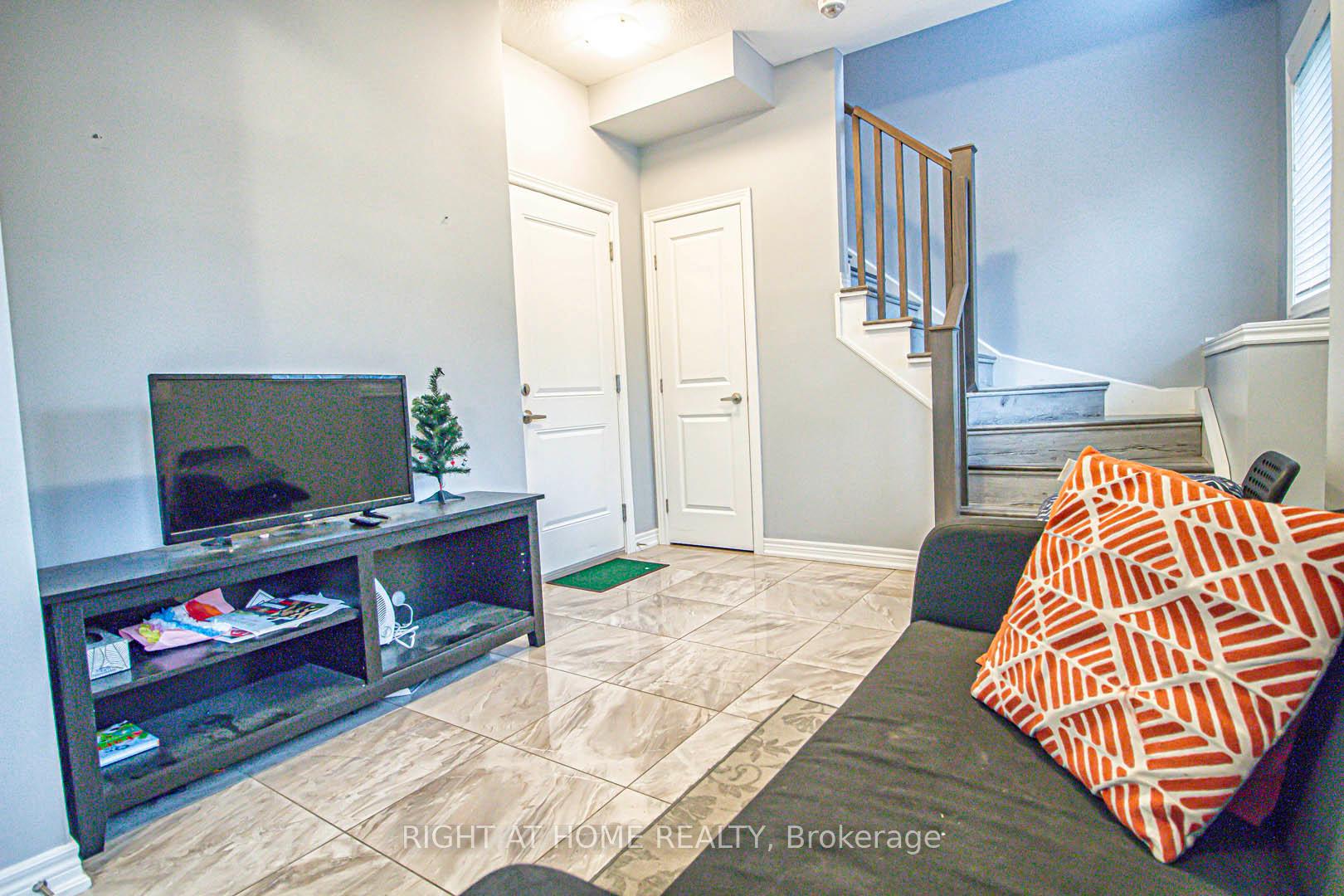 Photo 2 of 13 Waterview Drive, Hamilton, Lakeshore — HOMEH