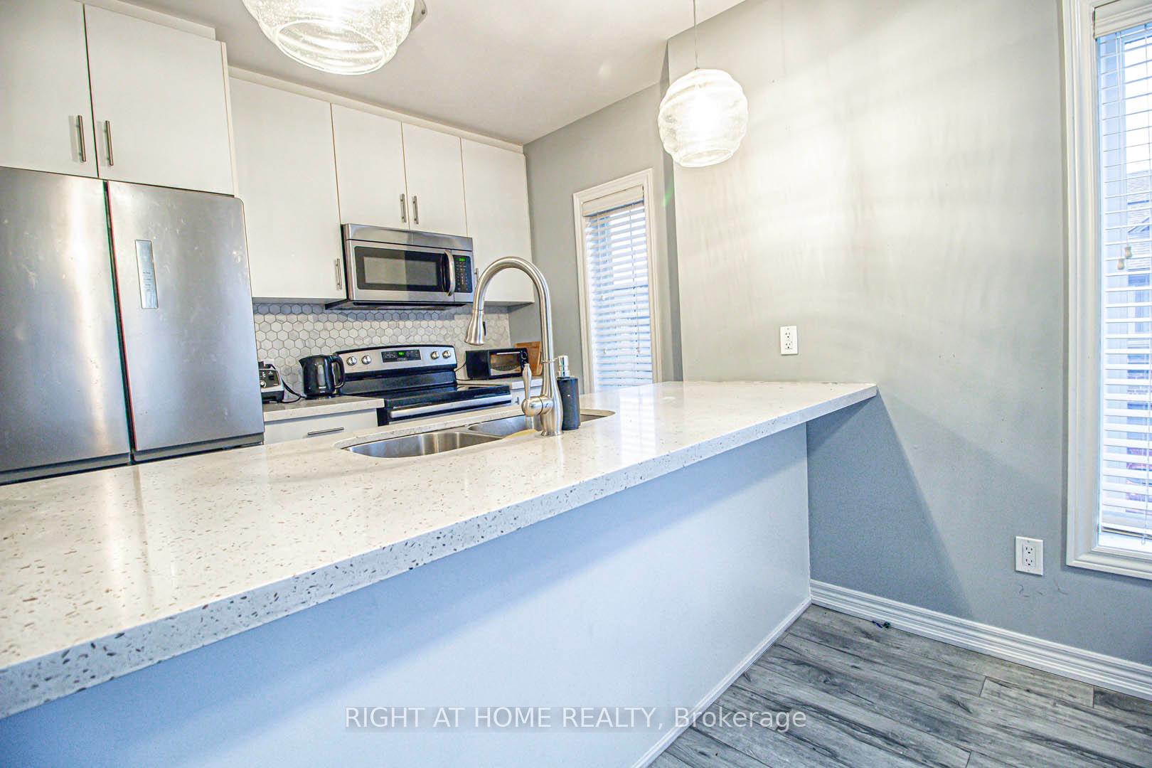 Photo 3 of 13 Waterview Drive, Hamilton, Lakeshore — HOMEH